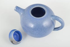 Berndt Friberg, Studio A. Gustavsberg. Rara teiera in gres con smalto blu. 1951