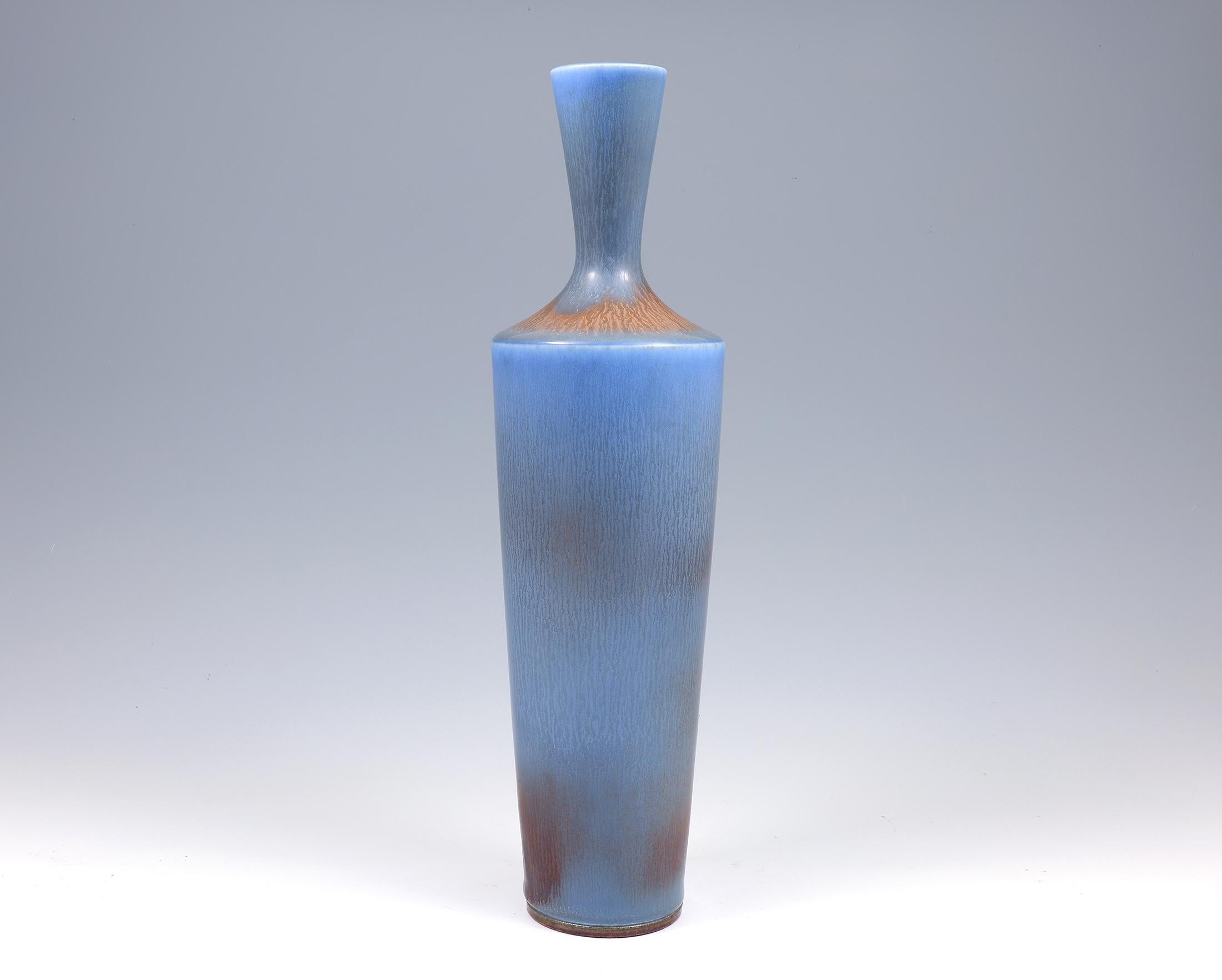 Berndt Friberg, Blassblaue große Vase aus Steingut, Gustavsberg, Schweden 1963 im Zustand „Gut“ im Angebot in Tokyo, 13