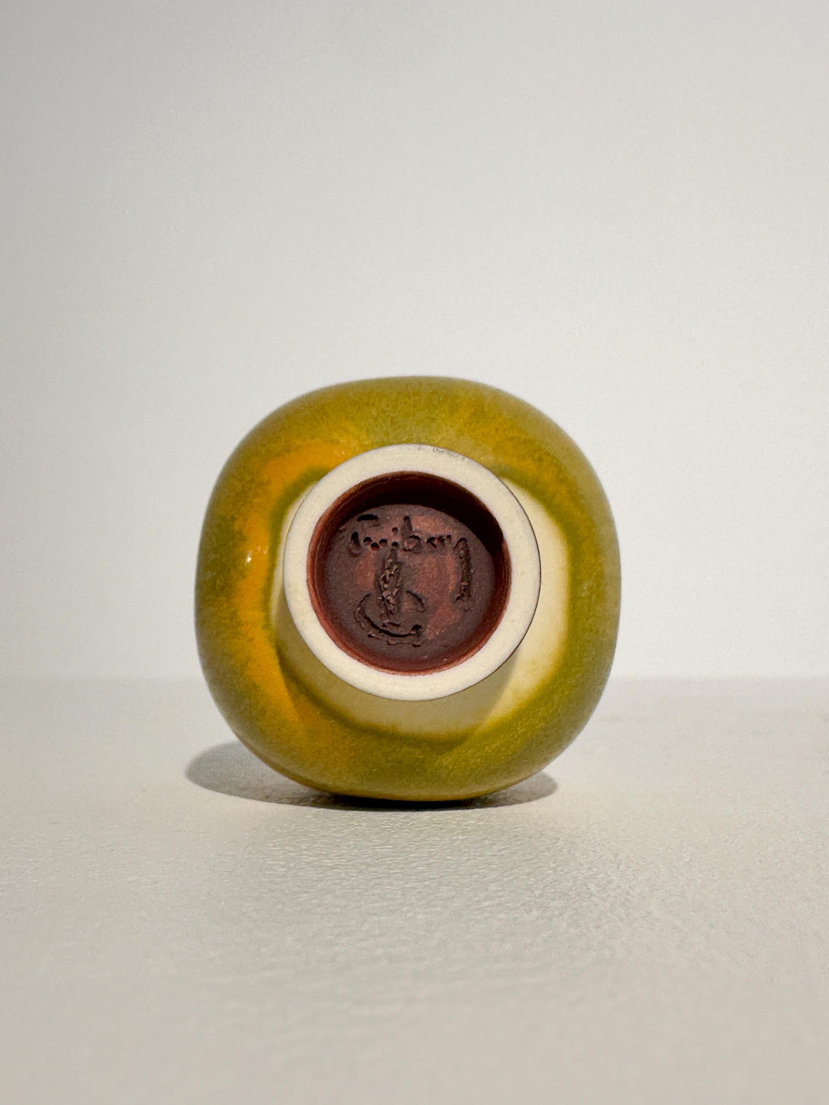 Berndt Friberg Miniature Vase Steinzeug Gelbe Glasur Gustavsberg Schweden 1960er Jahre im Angebot 7