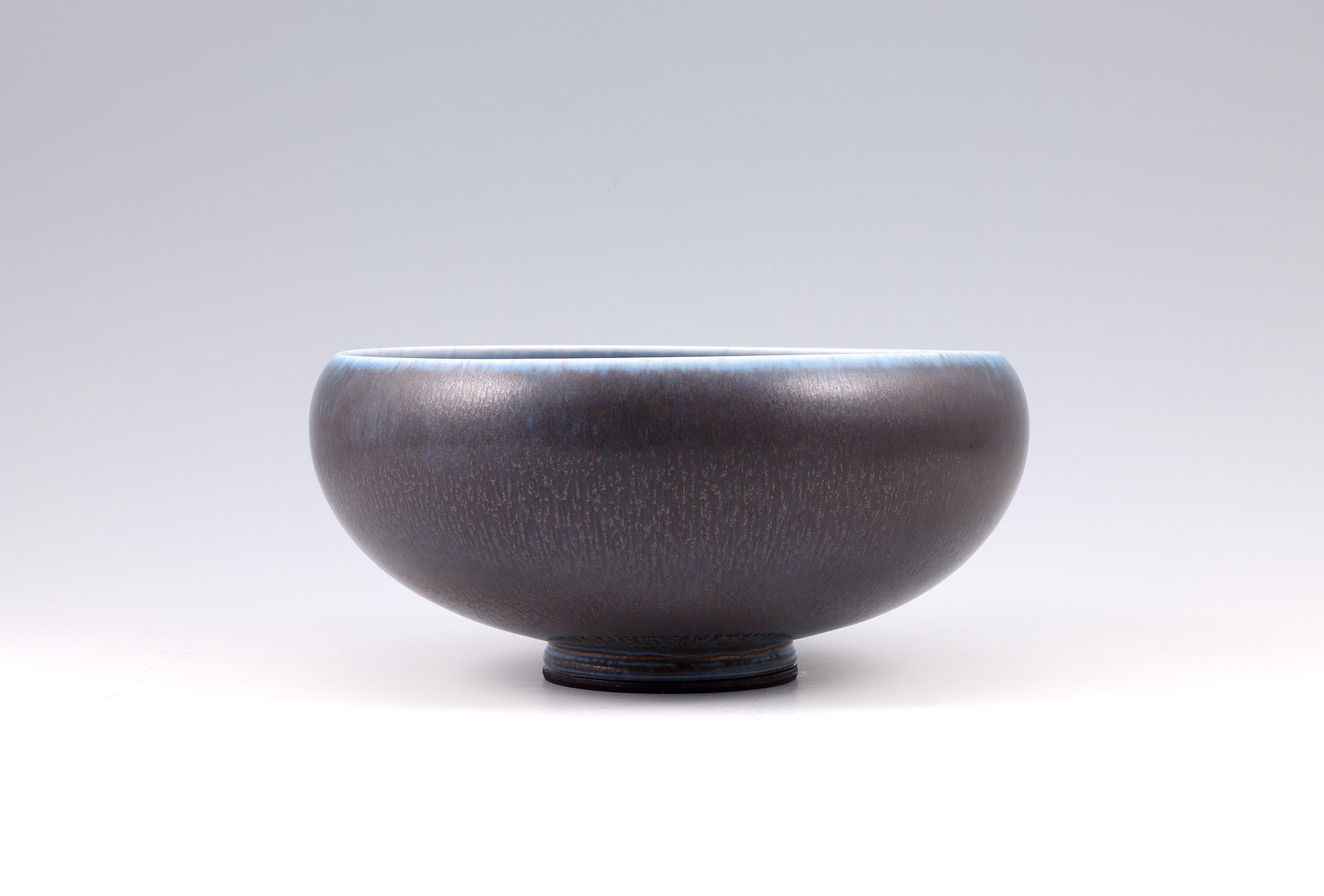 Berndt Friberg, Stoneware Blue Black Bowl, Gustavsberg, Sweden, 1962 In Good Condition For Sale In Tokyo, 13