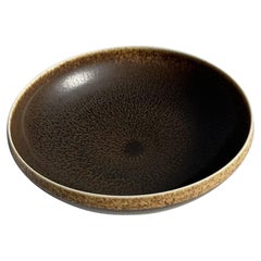 Berndt Friberg Ciotola in gres marrone con pelliccia di lepre Gustavsberg, Svezia, 1962
