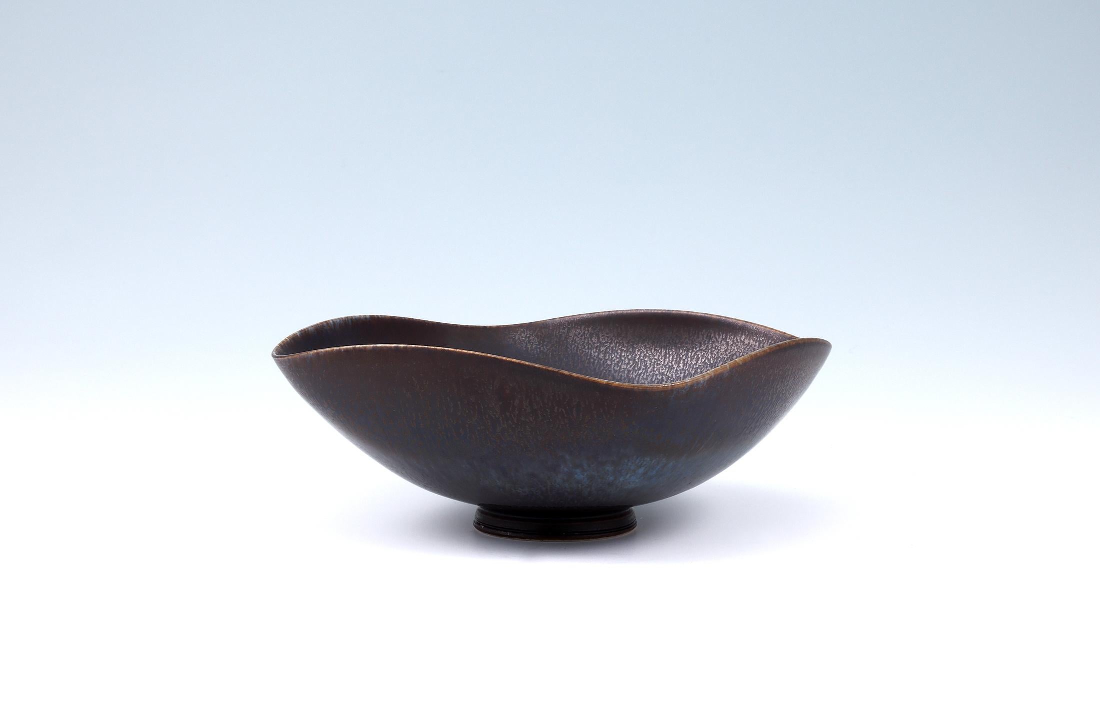 Berndt Friberg, Stoneware Deep Brown Bowl, Gustavsberg, Sweden, 1952 In Good Condition For Sale In Tokyo, 13