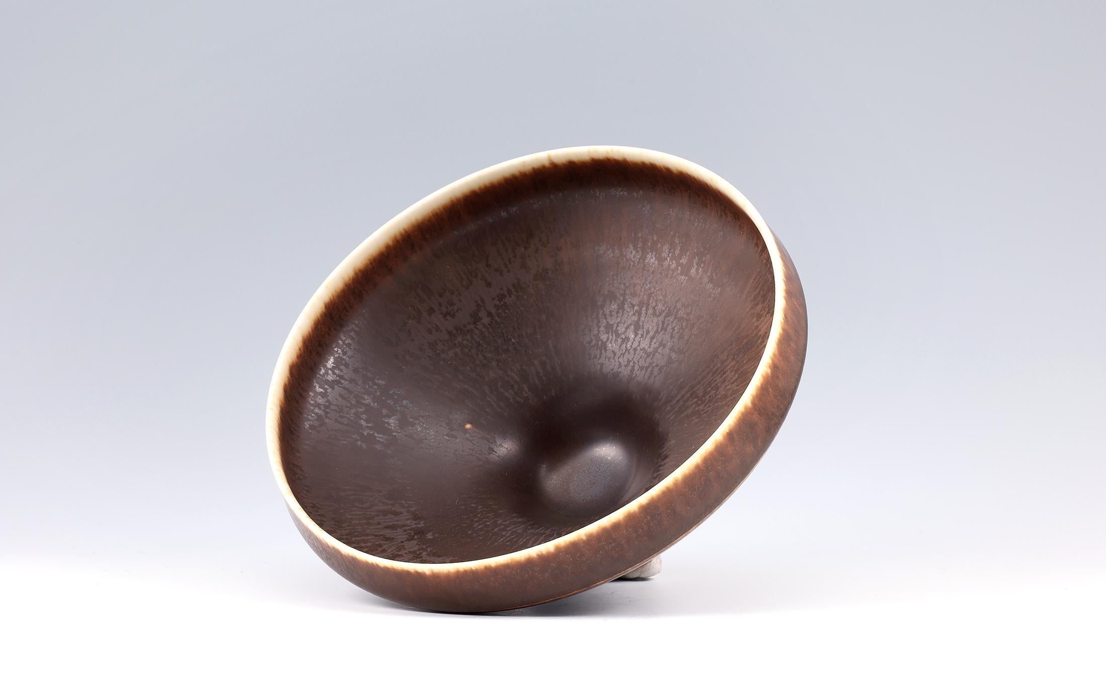 Berndt Friberg, Stoneware Brown Bowl, Gustavsberg, Sweden, 1965 In Good Condition For Sale In Tokyo, 13