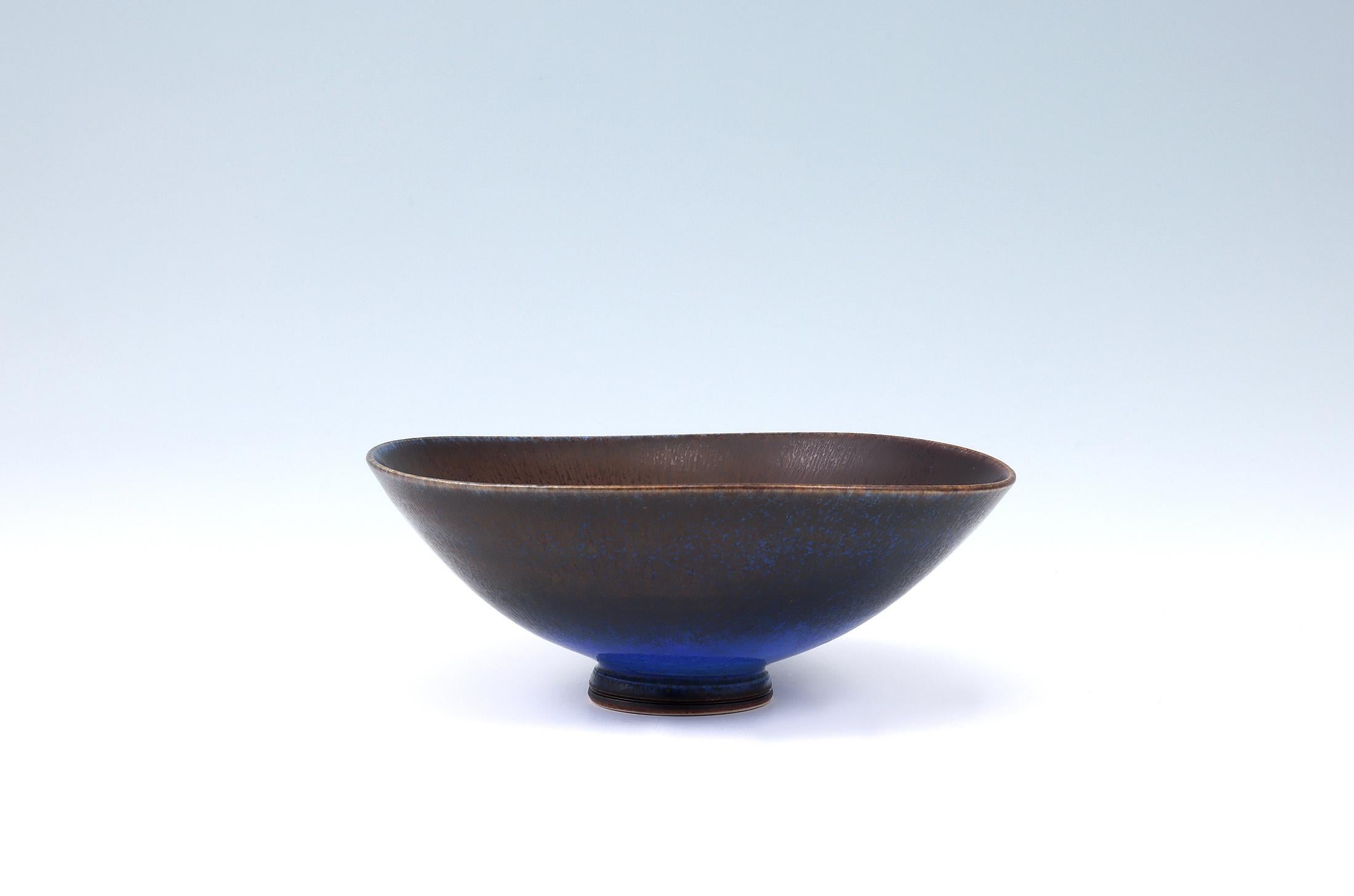 Berndt Friberg, Stoneware Deep Brown and Blue Bowl, Gustavsberg, Sweden, 1952 In Good Condition For Sale In Tokyo, 13