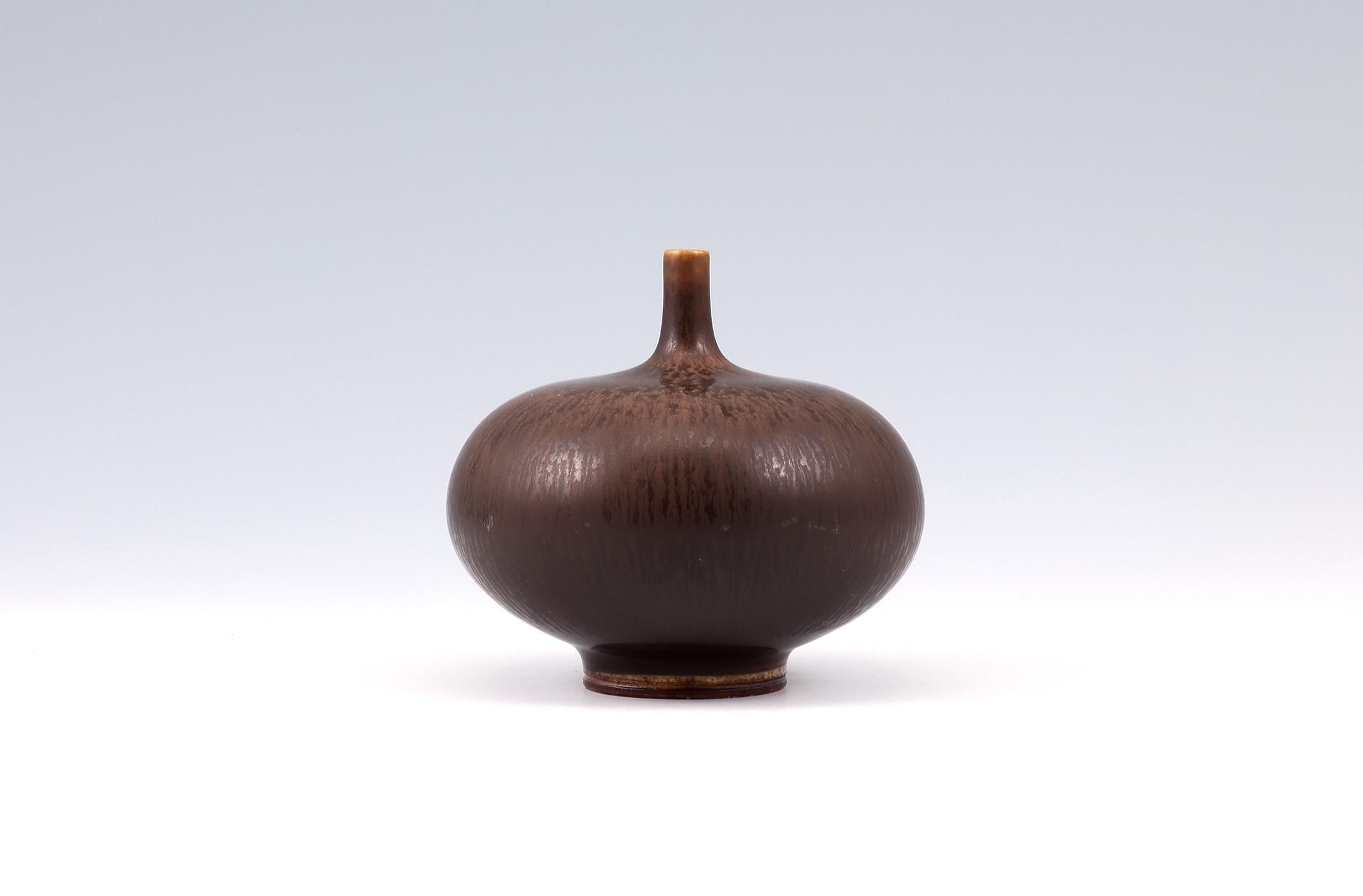 Berndt Friberg, Stoneware Discus Vase, Gustavsberg, Sweden, 1965 In Good Condition In Tokyo, 13