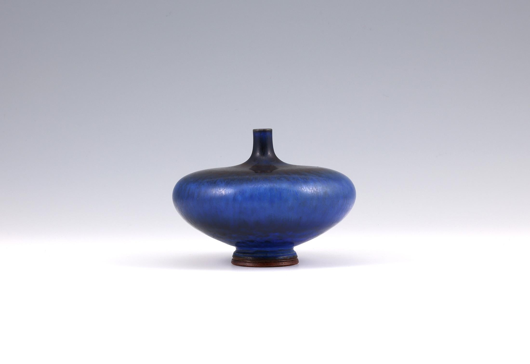 Berndt Friberg, Stoneware Discus Vase, Gustavsberg, Sweden, 1971 In Good Condition In Tokyo, 13