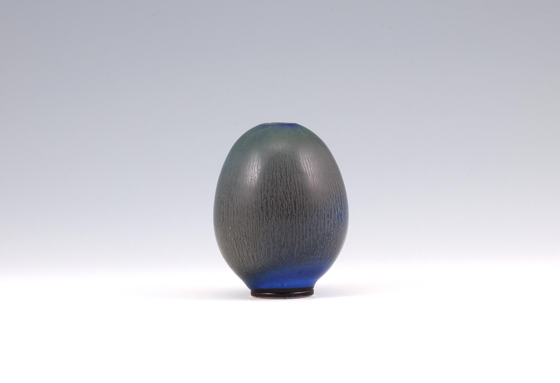 Berndt Friberg, Stoneware Green and Blue Egg Vase, Gustavsberg, Sweden, 1953 In Good Condition For Sale In Tokyo, 13