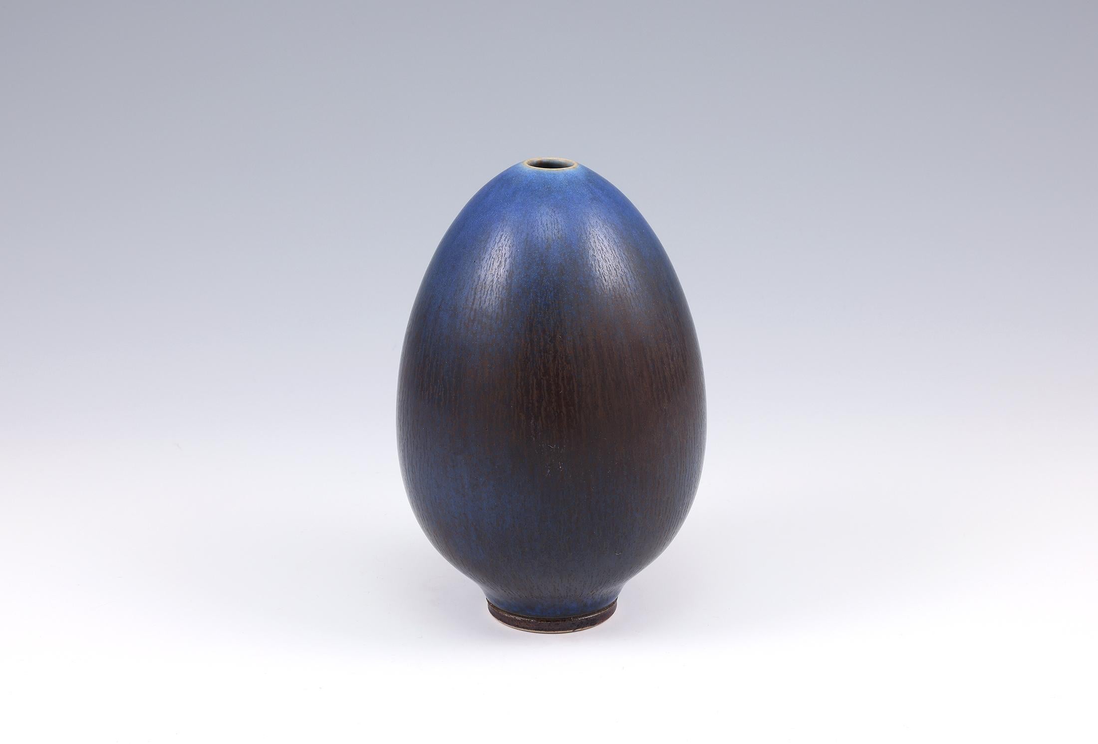Berndt Friberg, Stoneware Egg vase with blue haresfur glaze, Gustavsberg, Sweden 1960 Impressed 