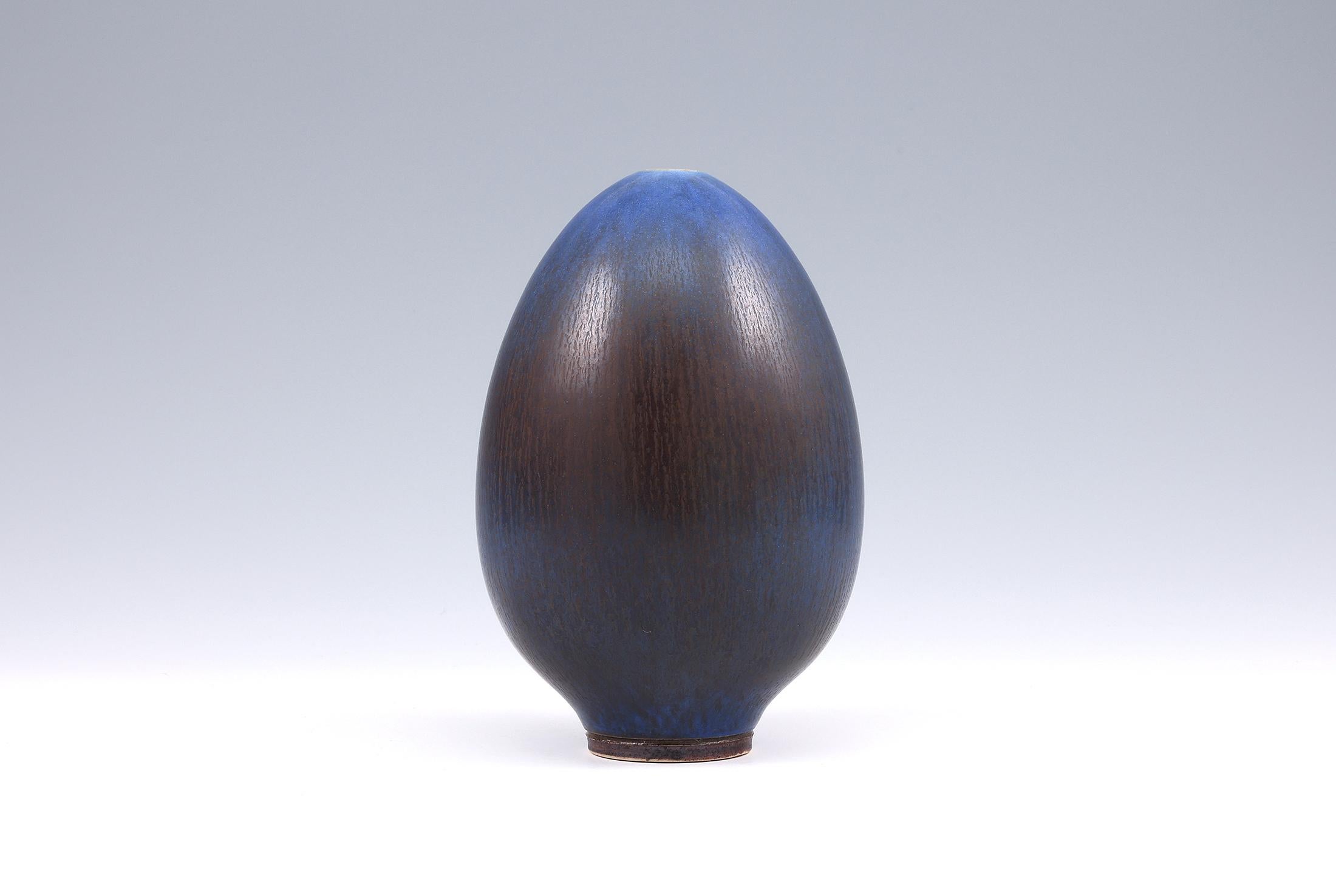 Berndt Friberg, Stoneware Blue egg Vase, Gustavsberg, Sweden, 1960 In Good Condition In Tokyo, 13