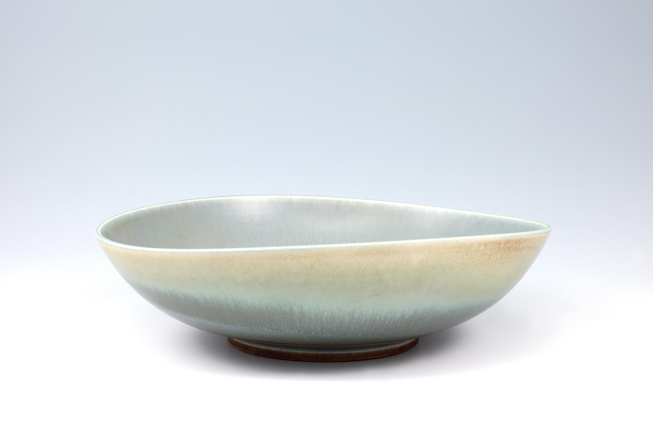 Berndt Friberg, Stoneware Celadon glazed Large Bowl, Gustavsberg, Sweden, 1957 In Fair Condition For Sale In Tokyo, 13
