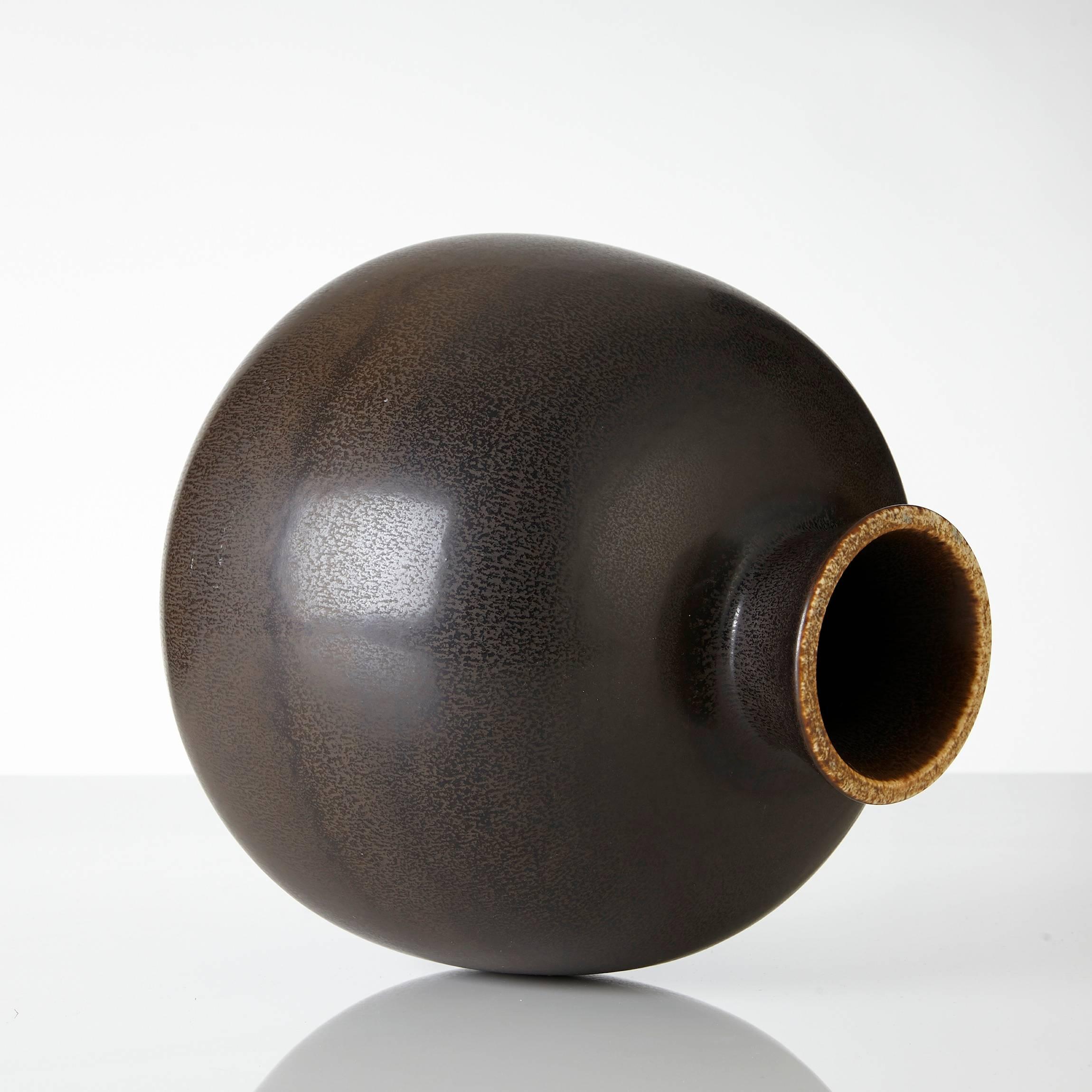 Scandinavian Modern Berndt Friberg Stoneware Vase, Sweden, 1976 For Sale