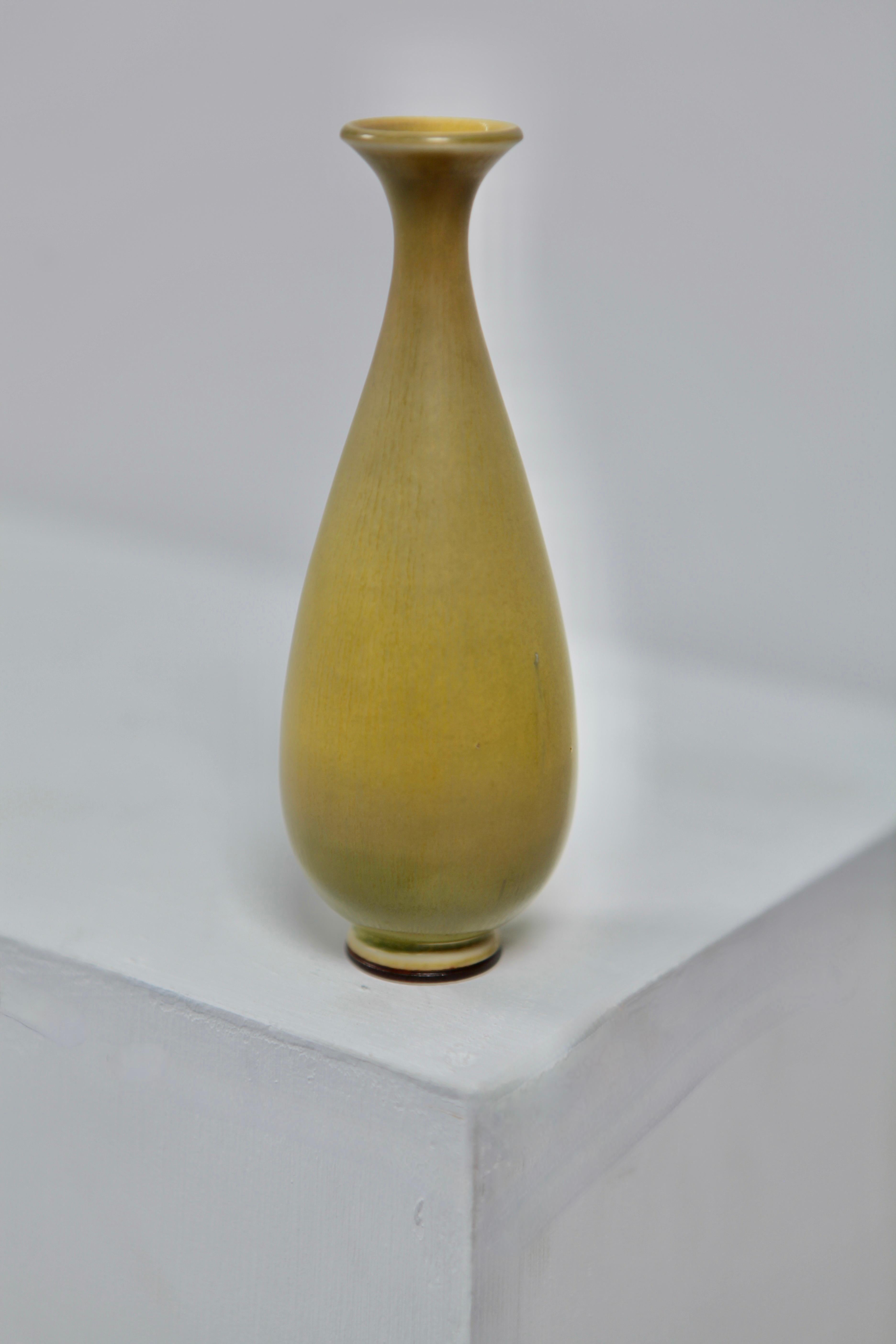 Berndt Friberg, Stoneware Vase in Yellow Haresfur Glaze, Gustavsberg, 1960s For Sale 1