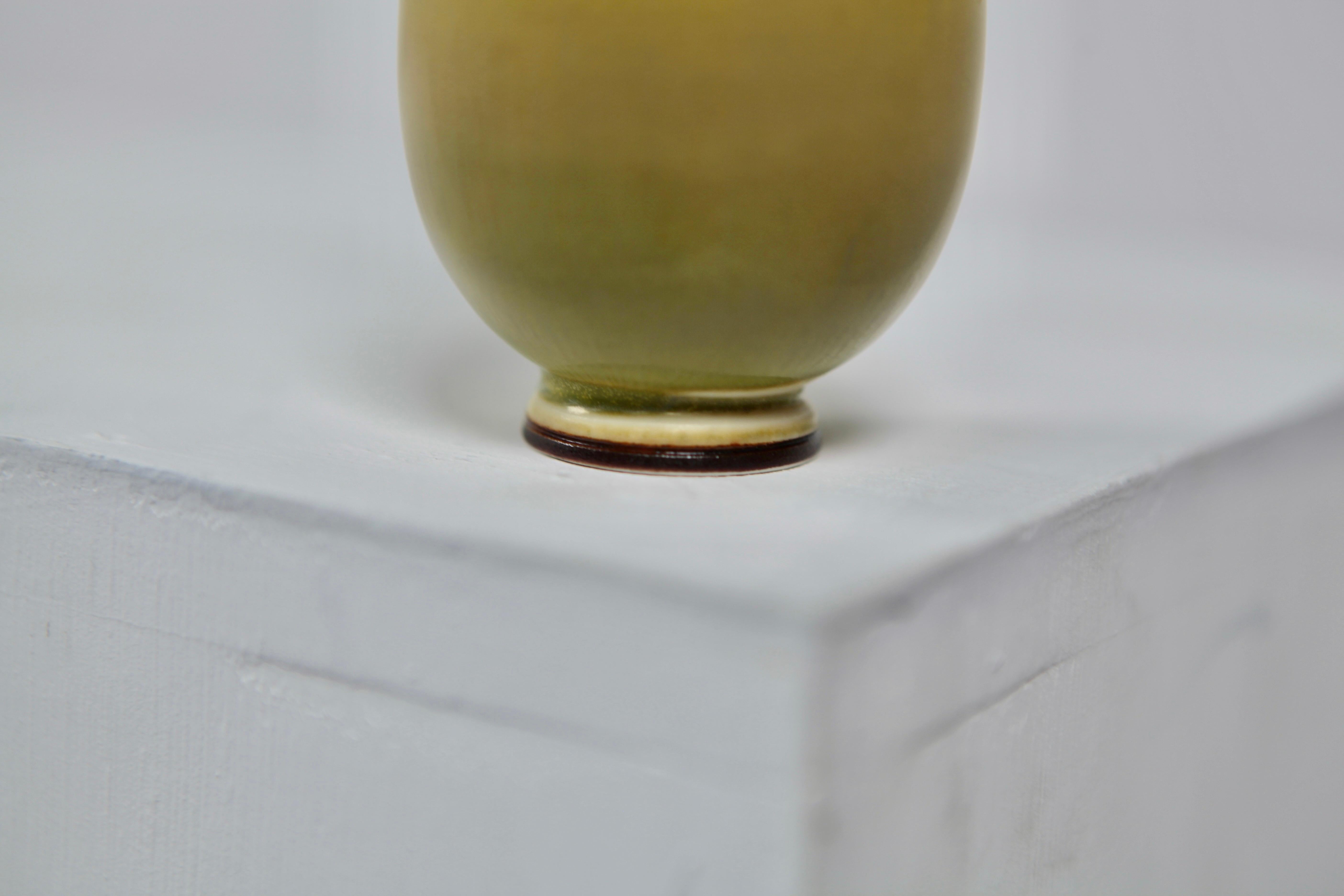 Berndt Friberg, Stoneware Vase in Yellow Haresfur Glaze, Gustavsberg, 1960s For Sale 2