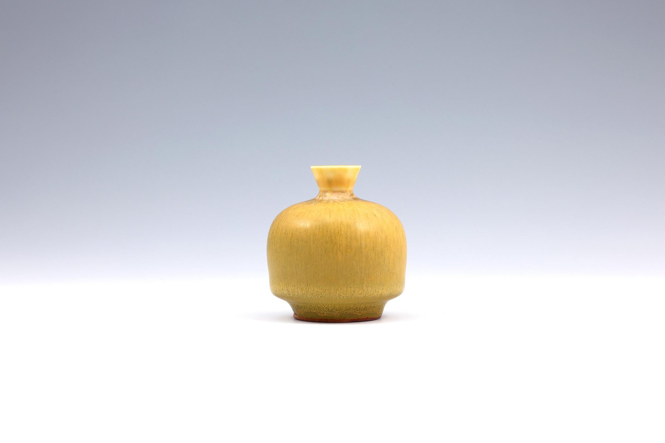 Berndt Friberg, Stoneware Yellow Small Vase, Gustavsberg, Sweden, 1968 In Good Condition For Sale In Tokyo, 13