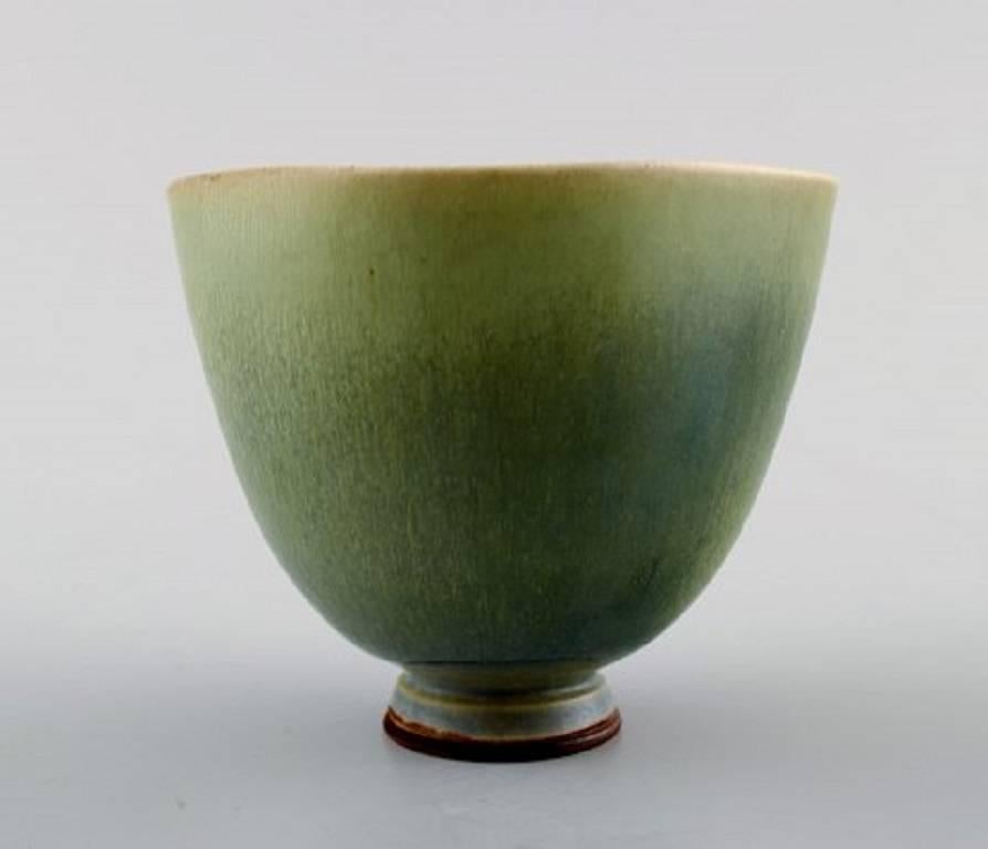 Berndt Friberg Studio ceramic bowl. Modern Swedish design.
Unique, handmade. Fantastic glaze in blue-green shades!
Perfect. First assortment.
Signed.
Measures: 7 cm x 7 cm.