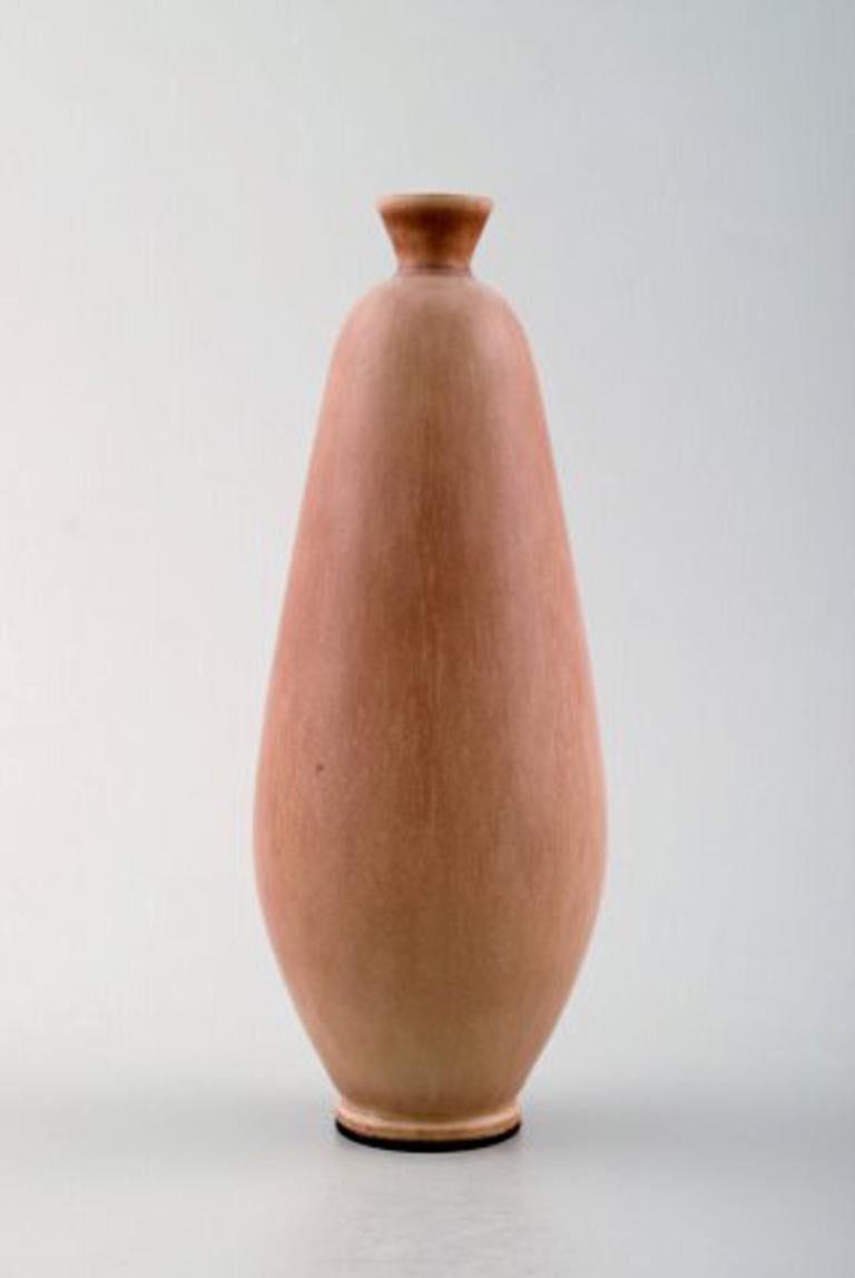 Berndt Friberg Studio Hand art pottery vase. Modern Swedish, mid-20th century. Unique, handmade. Amazing glaze in shades of golden brown!
Perfect. 1st. factory quality.
Measures: 15 x 7 cm.
Stamped. 1957.