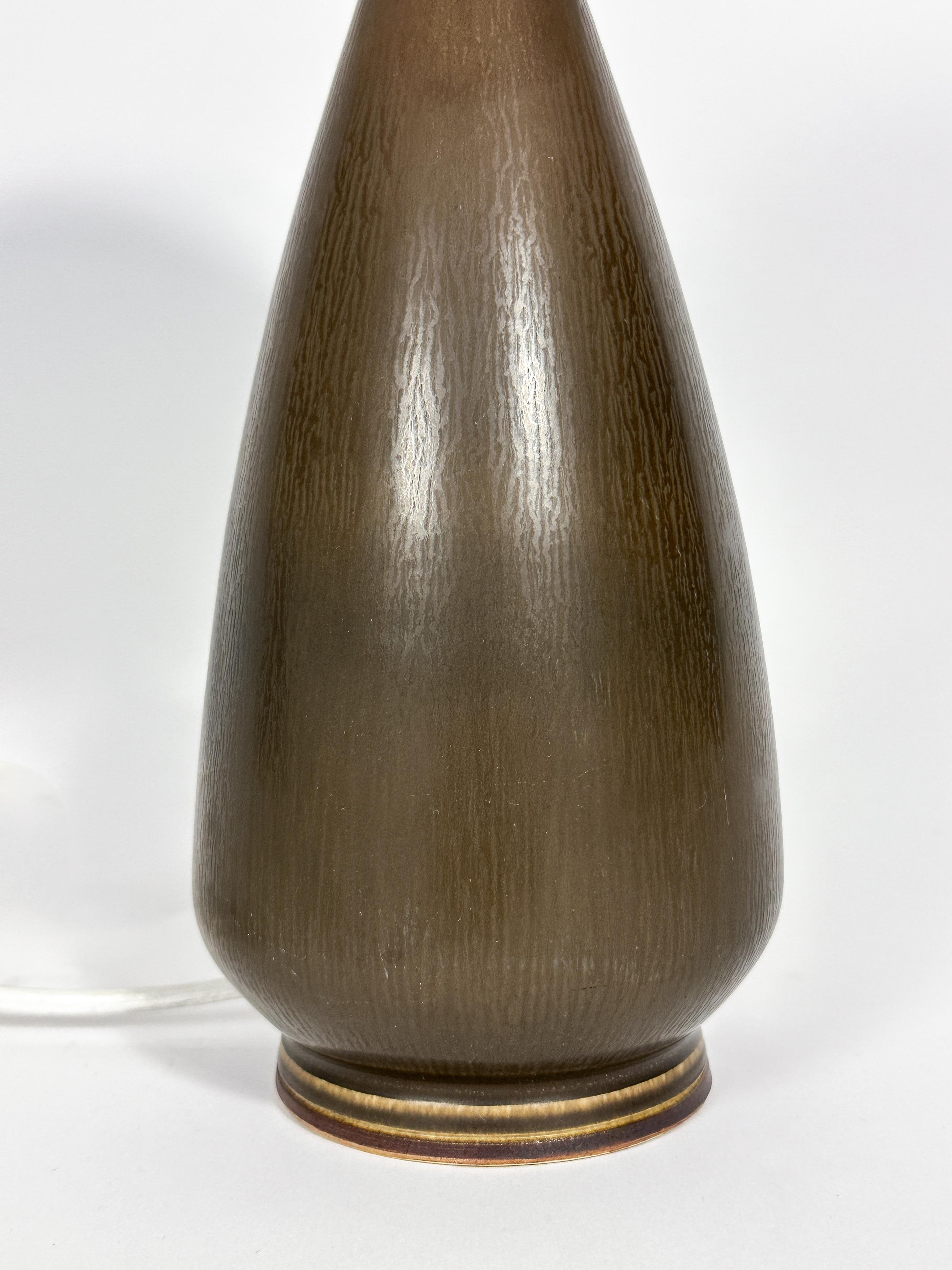 Fine XX secolo Lampada da tavolo Berndt Friberg Gustavsberg Svezia Ceramica marrone Stoneware 1970s in vendita