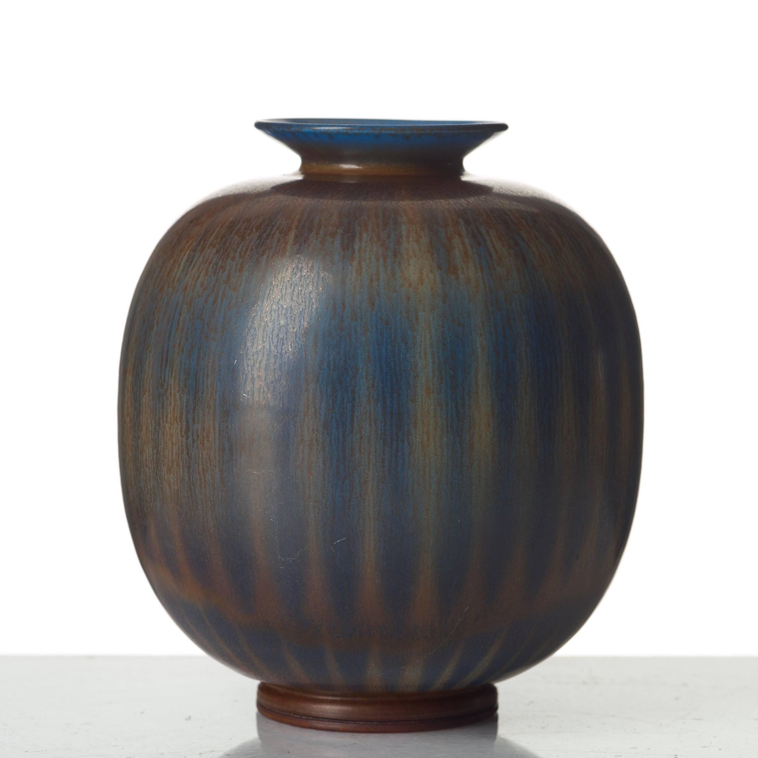 Unique stoneware vase by Berndt Friberg for Gustavsberg 1960 with harefur glaze.
Measures: Height 17.5cm/6.9?, diameter 16cm/6.3