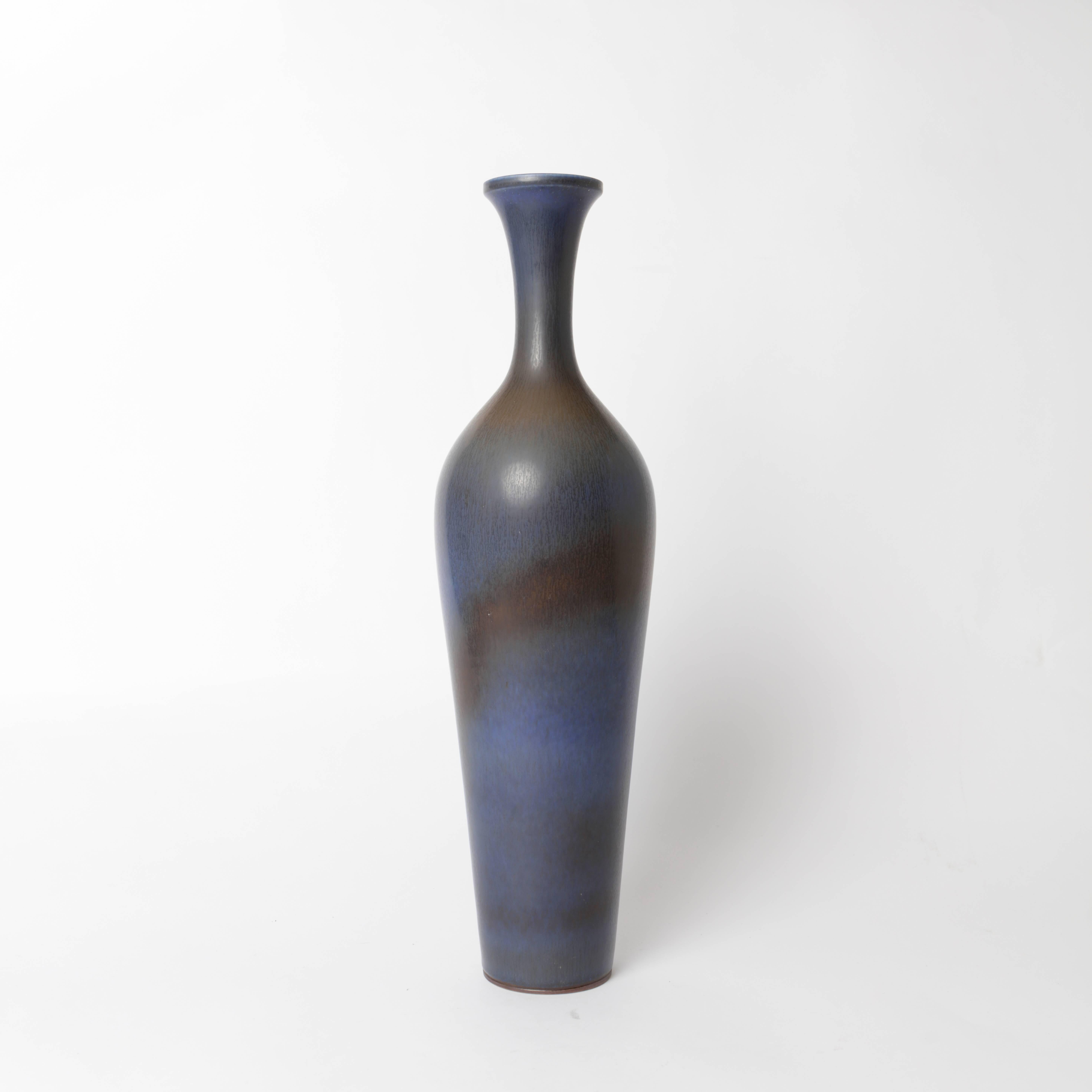 Unique stoneware vase by Berndt Friberg for Gustavsberg 1962 with harefur glaze.
Measure: Height 44cm/17.3