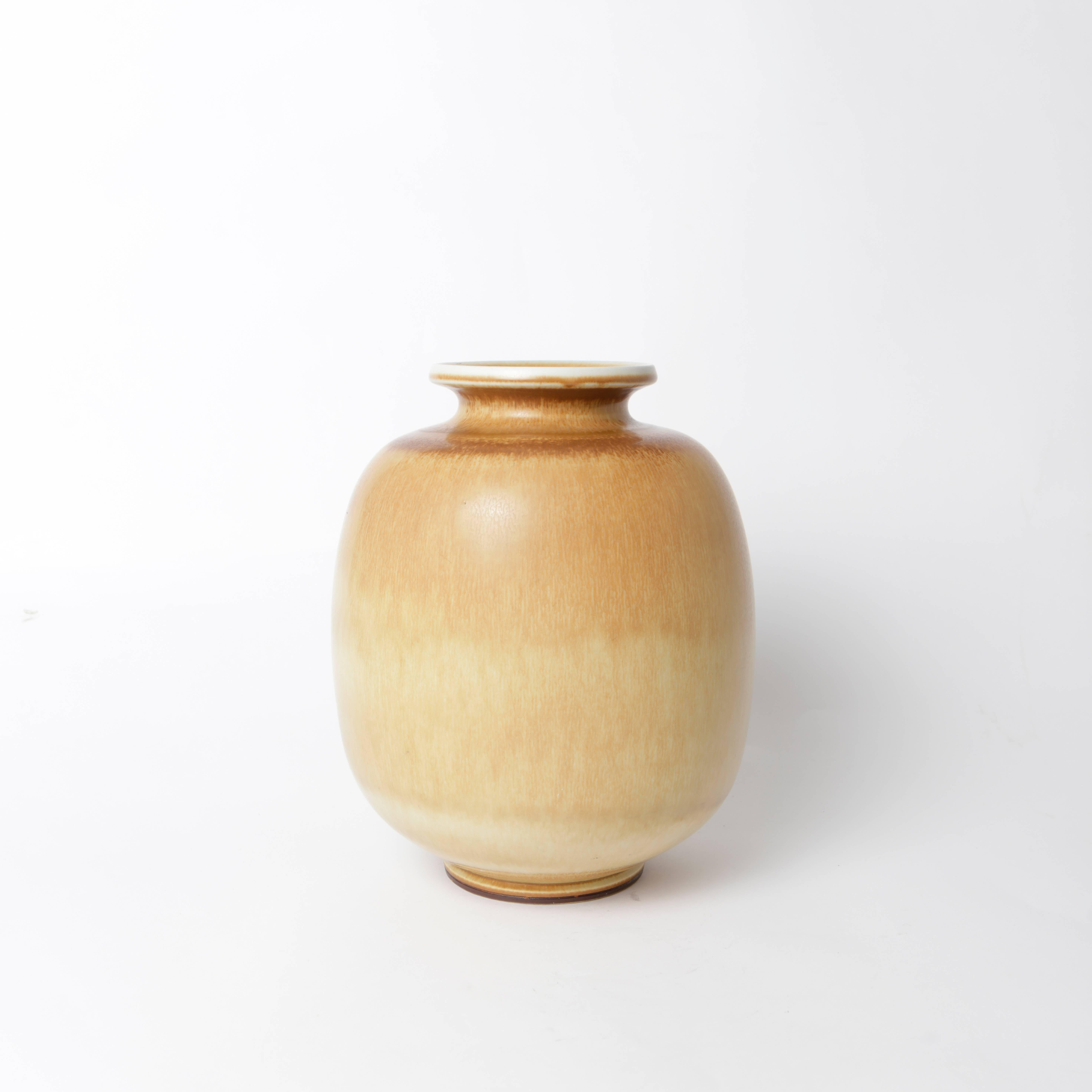 Unique stoneware vase by Berndt Friberg for Gustavsberg 1970 with harefur glaze.
Measures: Height 27.5cm/10.8
