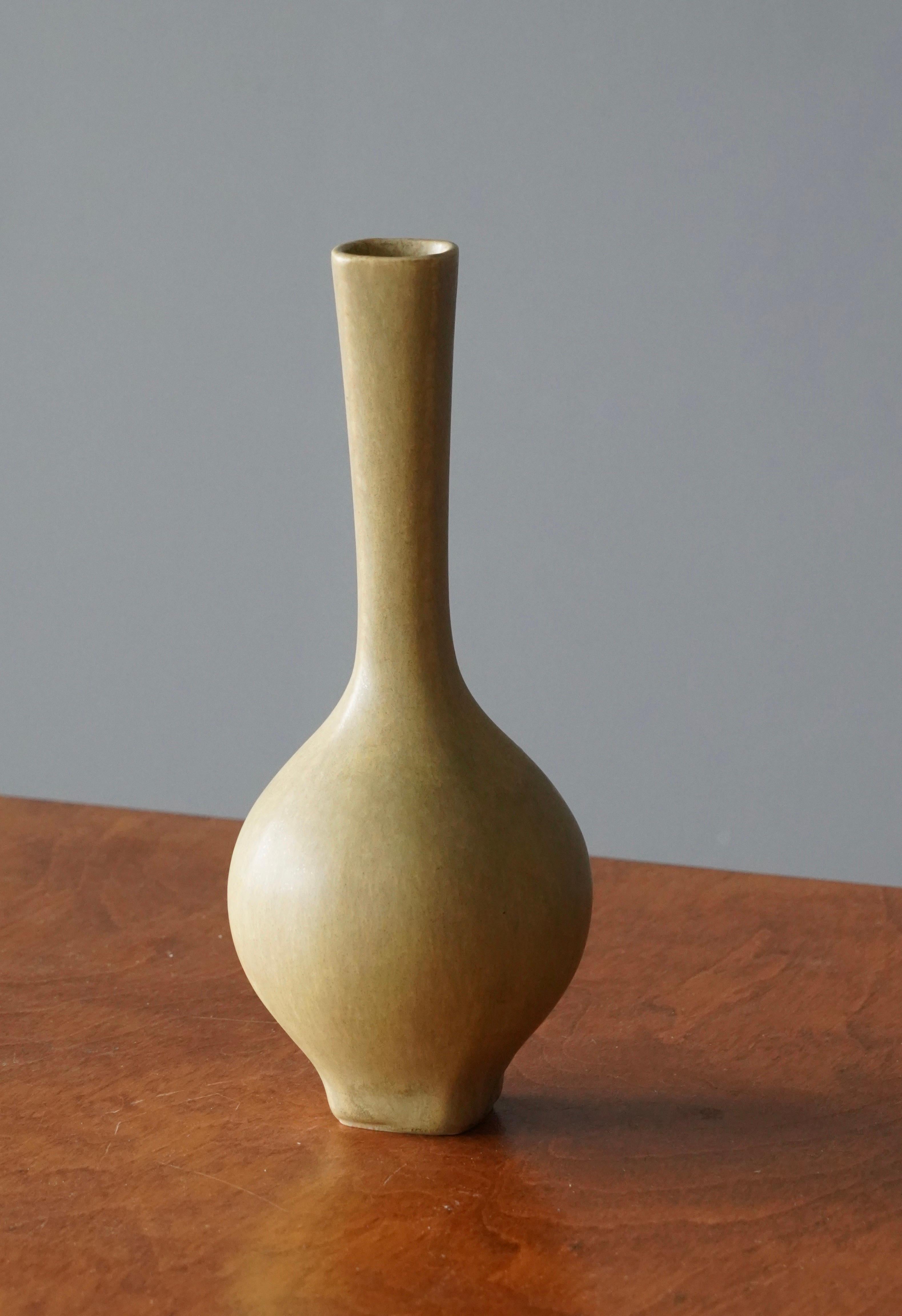 Swedish Berndt Friberg, Vase, Beige Glazed Stoneware, Gustavsberg, Sweden, 1960s