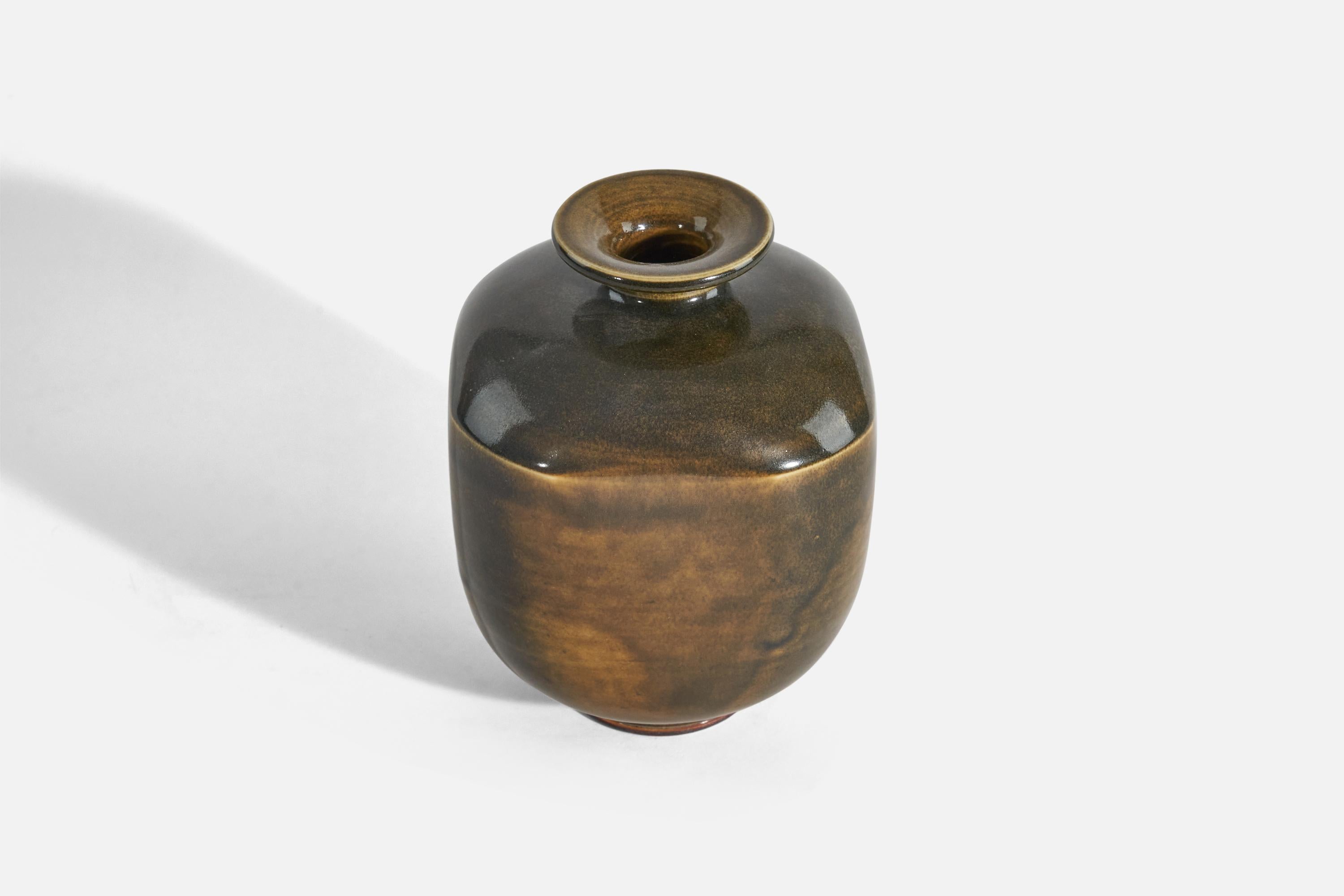 Mid-Century Modern Berndt Friberg, Vase, Black / Brown-Glazed Stoneware, Gustavsberg, Sweden, 1976 For Sale