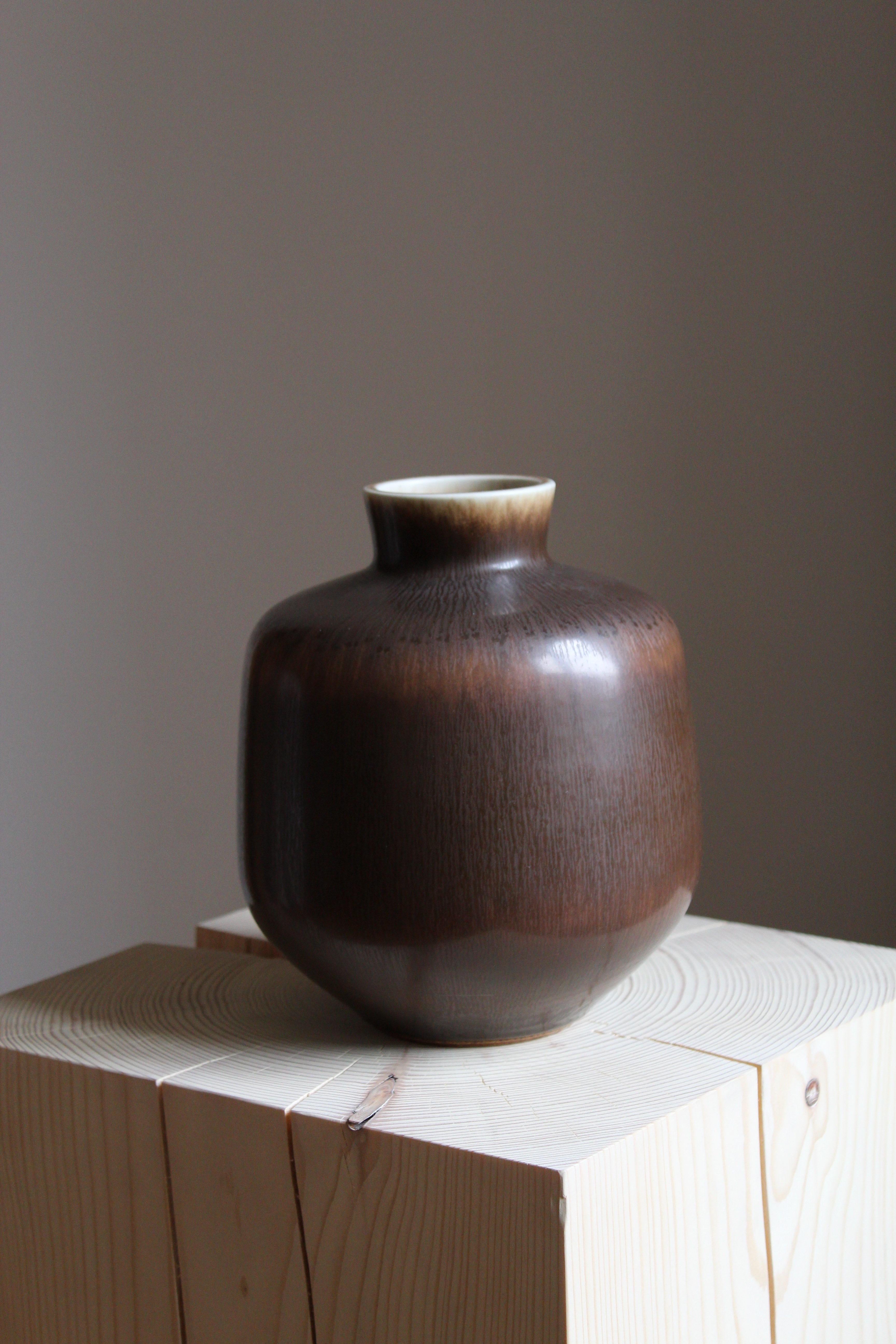 Mid-Century Modern Berndt Friberg Vase, Brown Glazed Stoneware, Gustavsberg, 1960s For Sale
