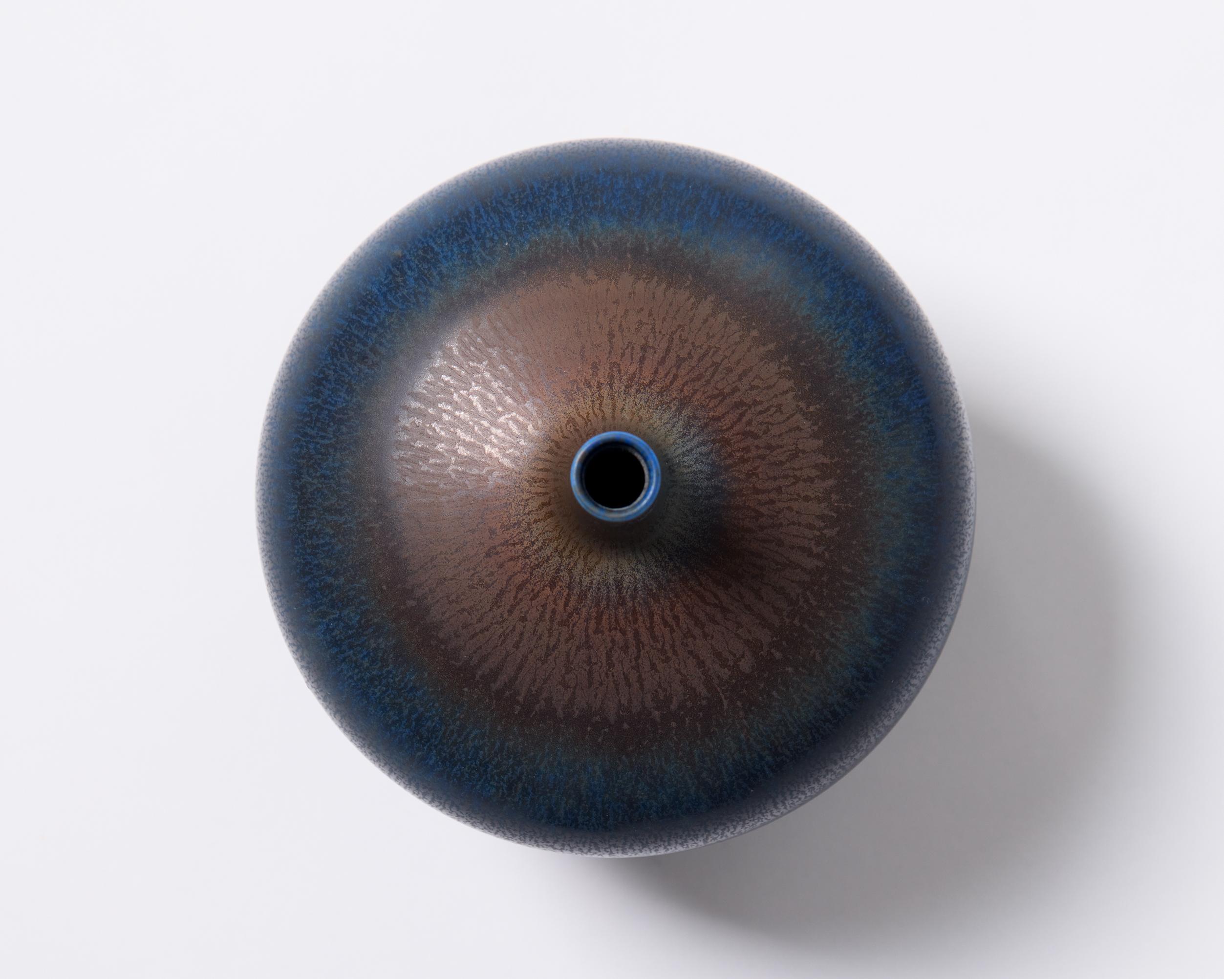 Berndt Friberg Jarrón en esmalte de cobalto y piel de liebre marrón - Gustavsberg, 1967 en venta 1