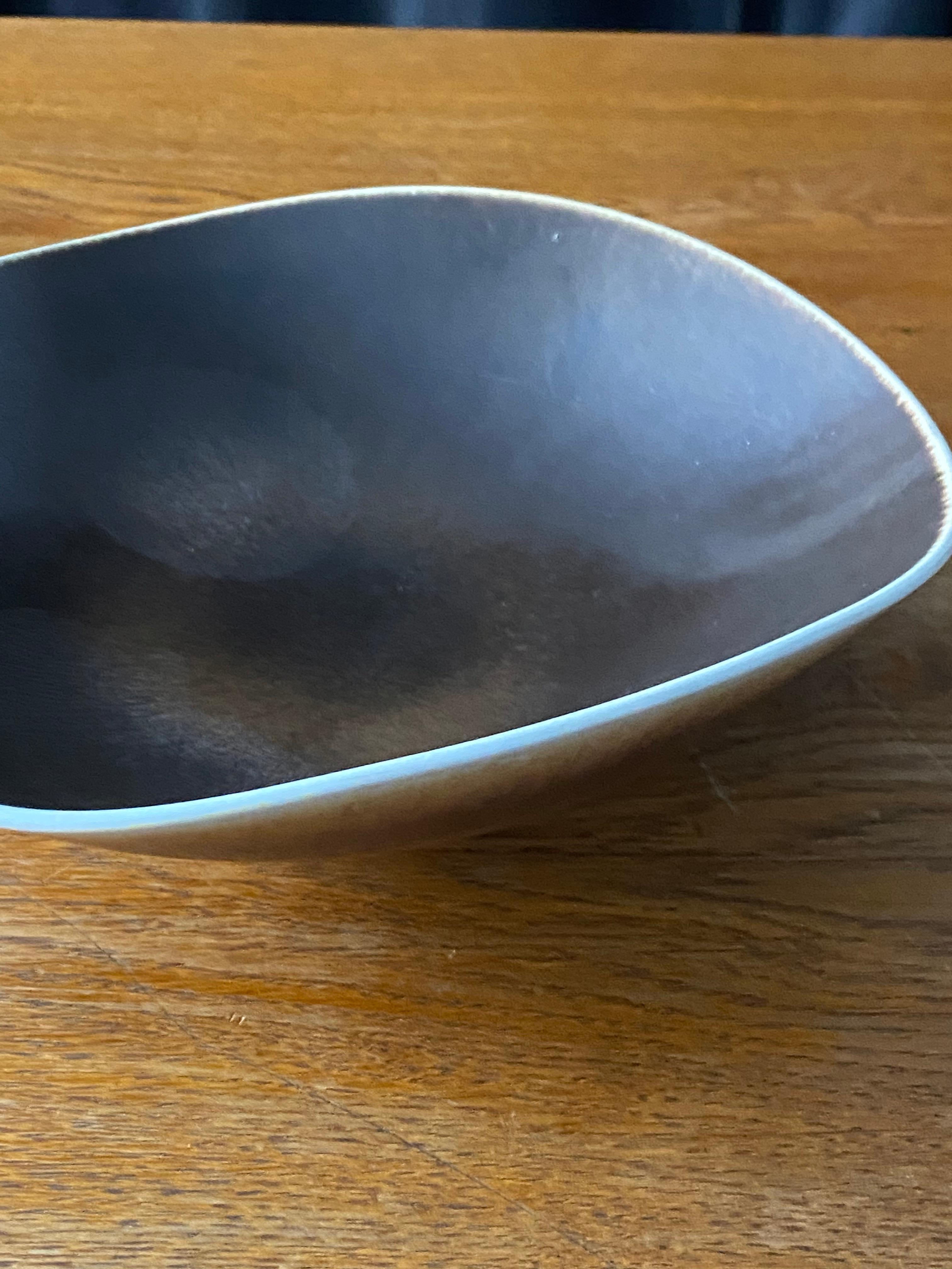 Berndt Friberg Vase, Organic Bowl, Brown Glazed Stoneware, Gustavsberg, 1970s In Fair Condition In High Point, NC
