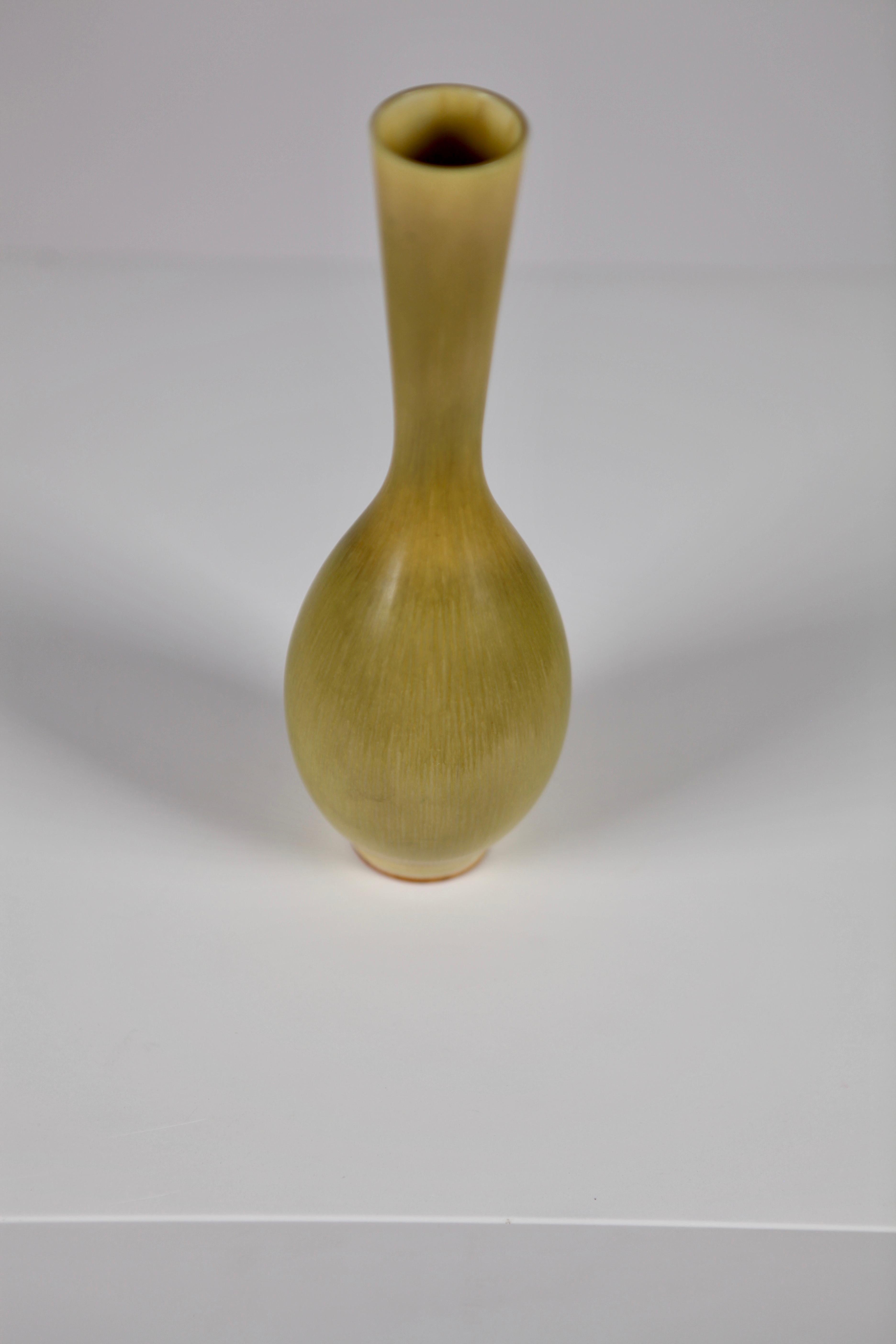 Berndt Friberg, Yellow Stoneware Vase, Gustavsberg, Sweden, 1960s In Good Condition In Berlin, DE