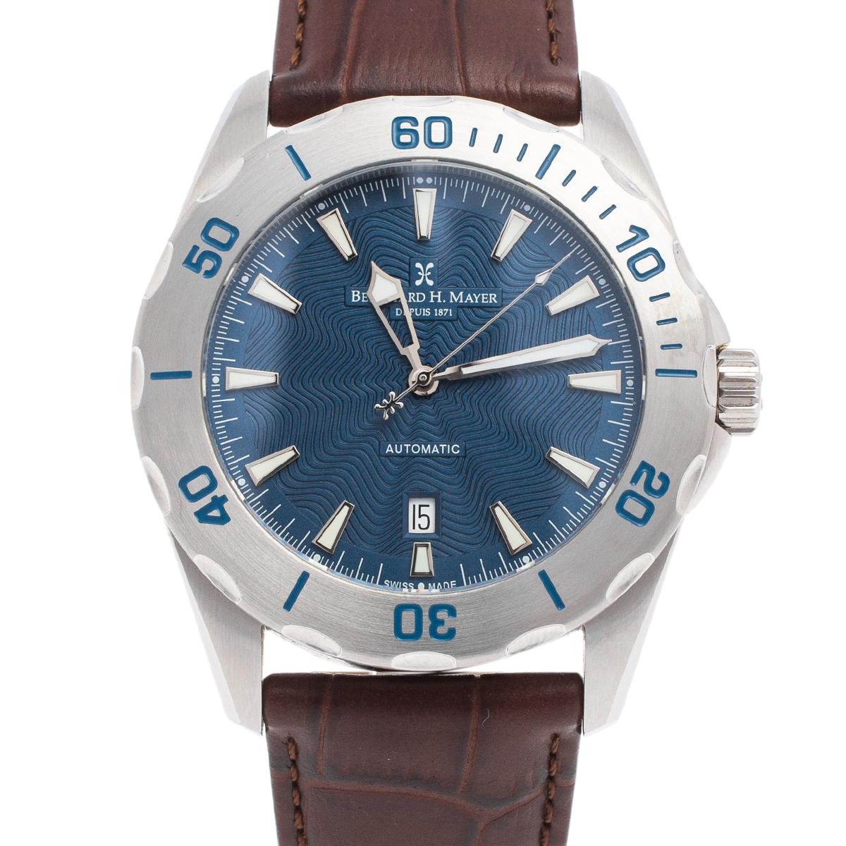 Just as smoothly as a song takes one through memory lanes or through any moment of dullness, this Ballad wristwatch from Bernhard H. Mayer will assist you with ease at a consistent pace. It features a stainless steel case set with an engraved bezel