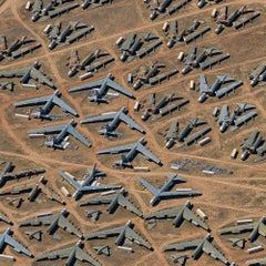 Boneyard 003 von Bernhard Lang – Luftaufnahmen von Luftaufnahmen, Flugzeuge, Luftwaffensockel