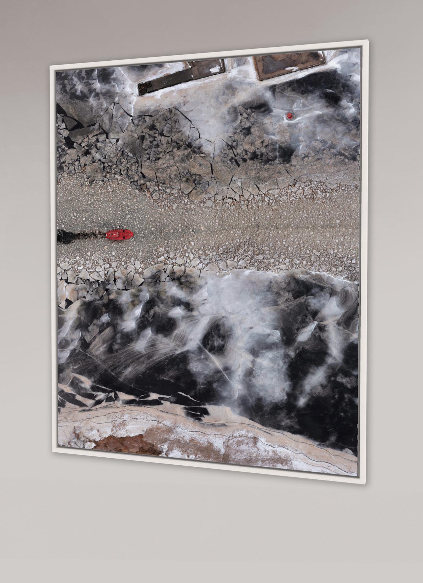 Baltic Ice II, Paernu 001 von Bernhard Lang – Luftaufnahme, Winter, Boot im Angebot 4