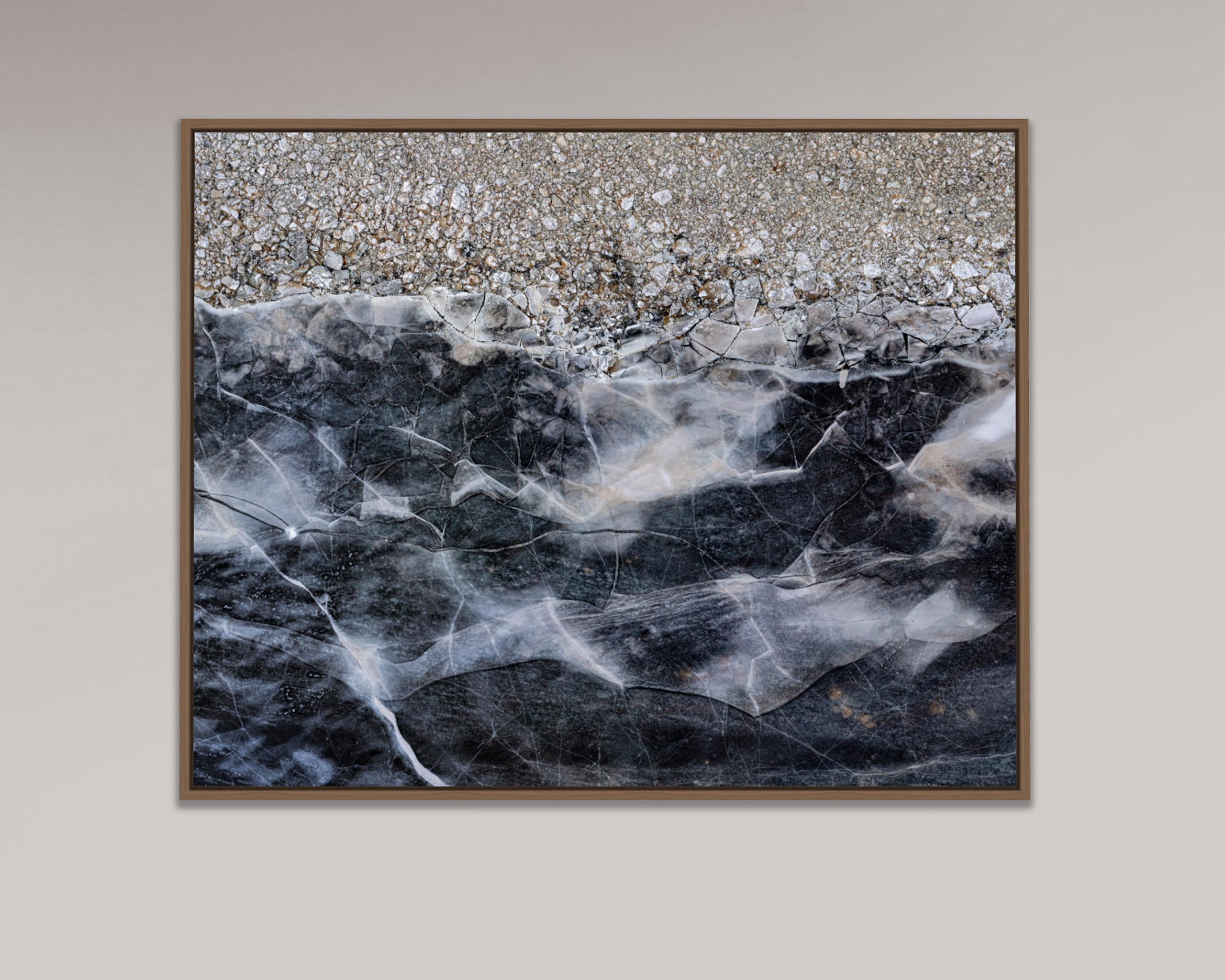 Hielo Báltico II, Paernu 007 de Bernhard Lang - Fotografía aérea, invierno, azul en venta 2