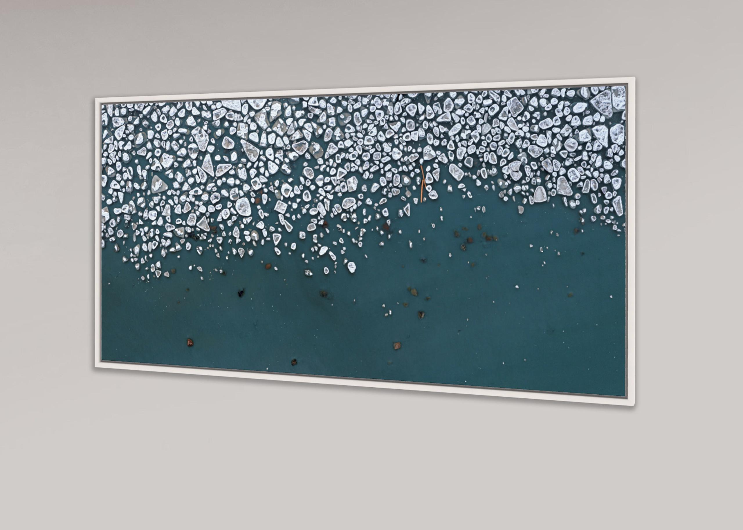 Hielo Báltico, Kakumaee 003 de Bernhard Lang - Fotografía aérea, invierno, azul en venta 7