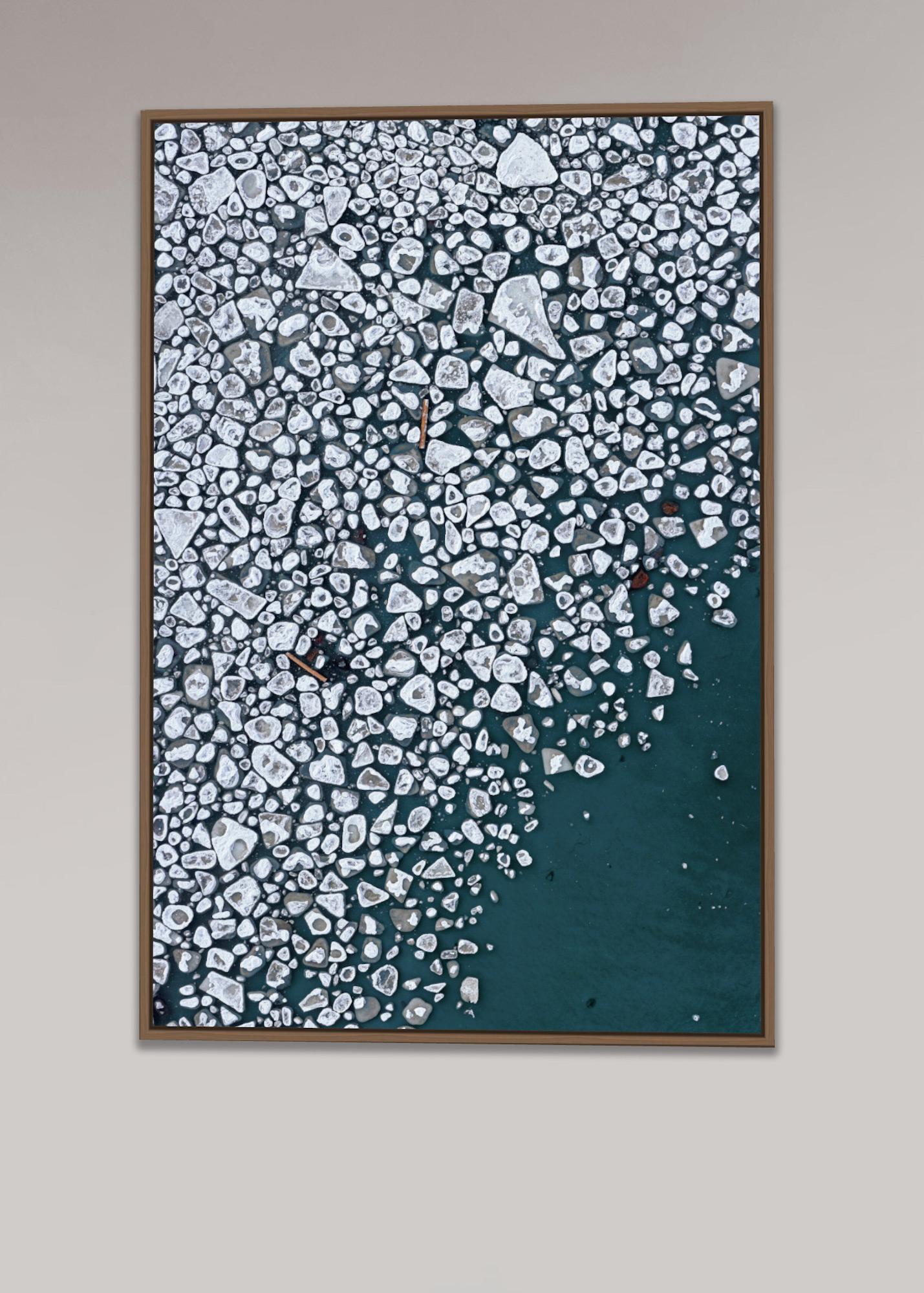 Hielo Báltico, Kakumaee 004 de Bernhard Lang - Fotografía aérea, invierno, azul en venta 6