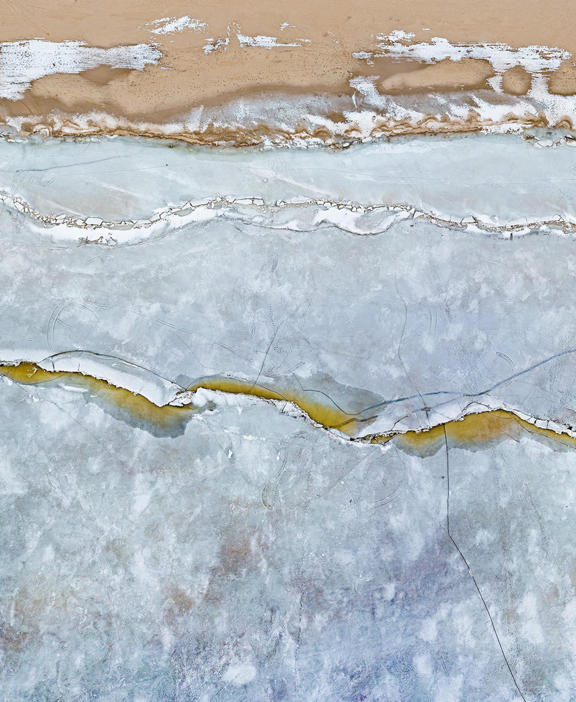 Ghiaccio del Baltico, Peipsi Jaerv 013 di Bernhard Lang - Fotografia aerea, inverno, blu in vendita 4