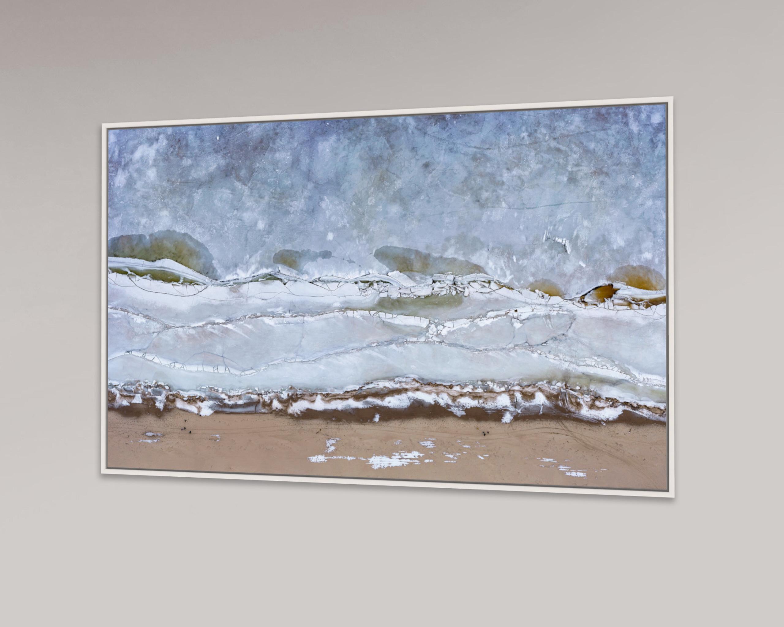 Ghiaccio del Baltico, Peipsi Jaerv 014 di Bernhard Lang - Fotografia aerea, inverno, blu in vendita 3