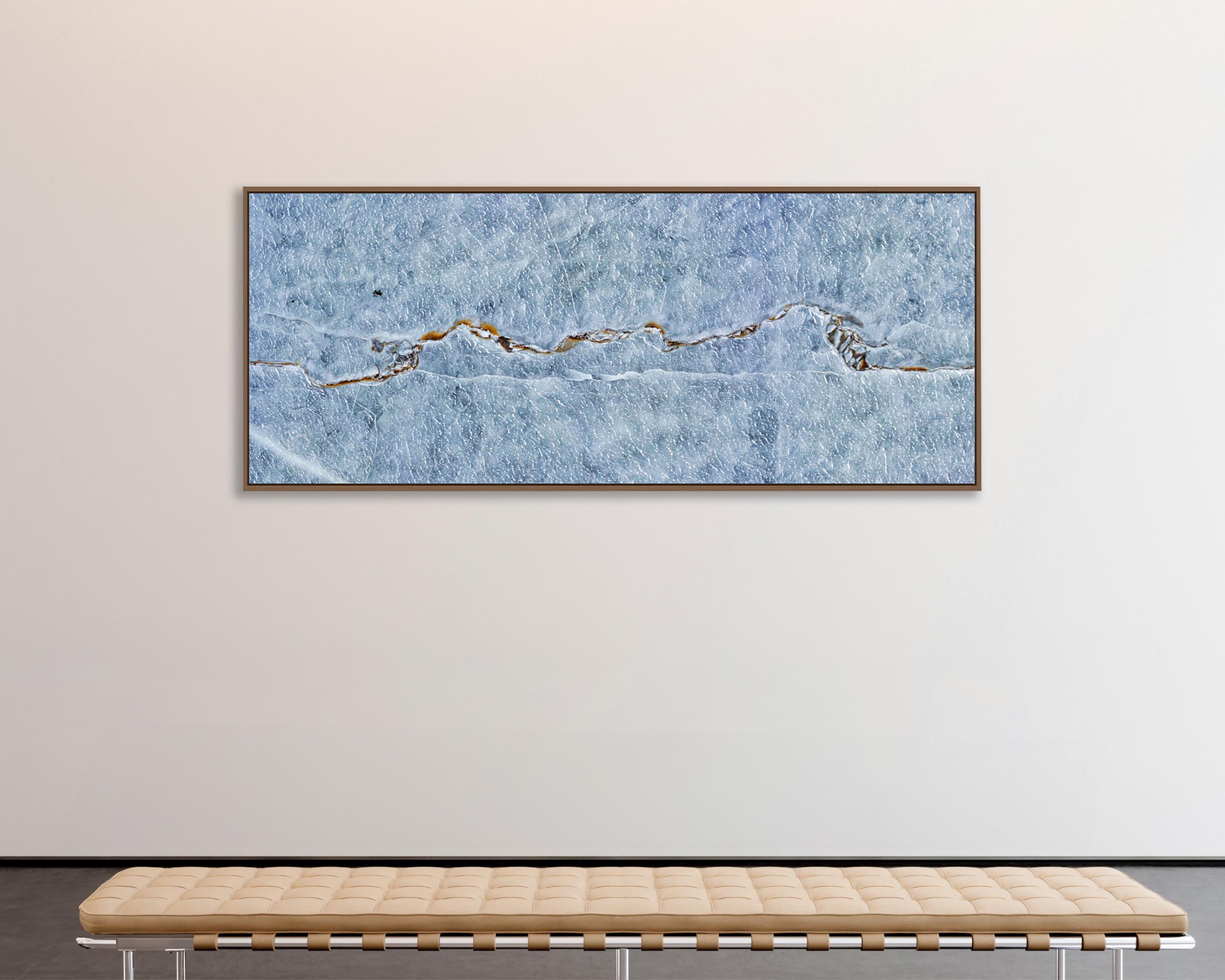 Baltisches Eis, Peipsi Jaerv 015 von Bernhard Lang – Luftaufnahme, Winter, Blau im Angebot 2