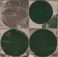 Circle Irrigation 02 de Bernhard Lang - Photographie abstraite aérienne, Kansas