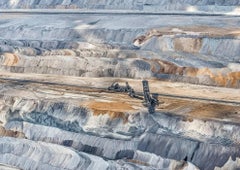 Coal Mine 2 de Bernhard Lang - Photographie d'art aérienne, Allemagne, gris 