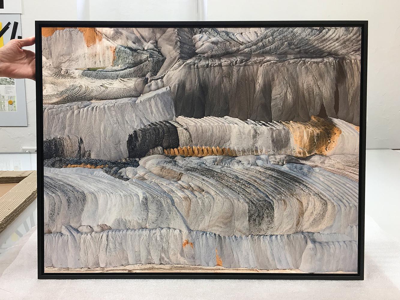 Coal Mine 7 de Bernhard Lang - Photographie d'art aérienne, Allemagne, gris  en vente 3