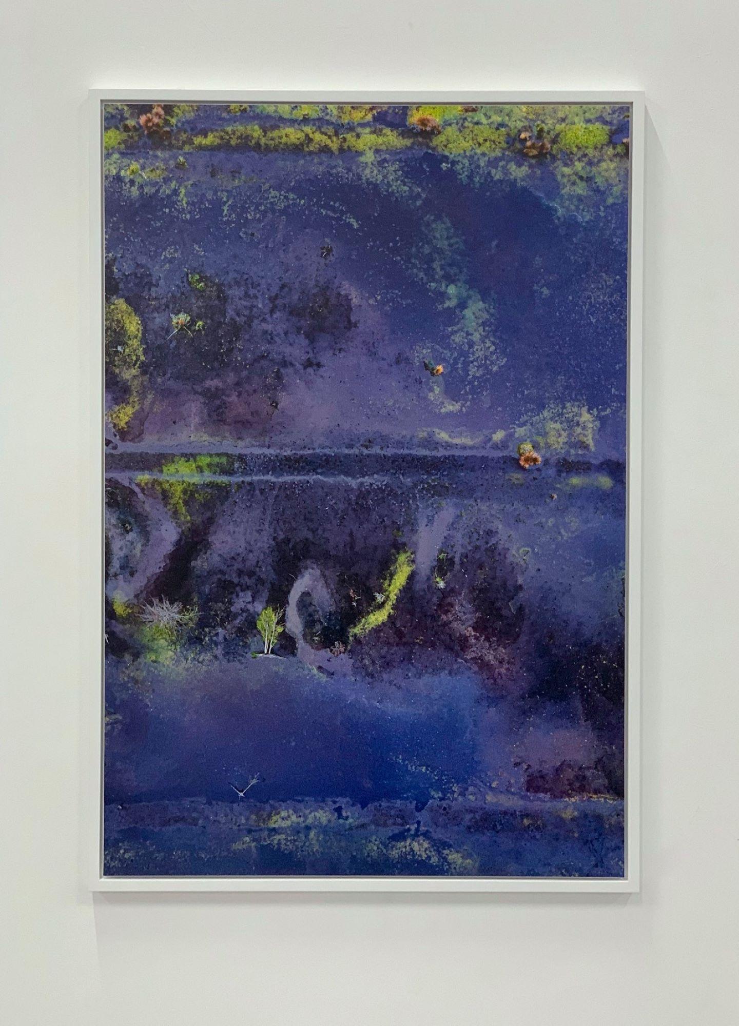 The Bog Renaturated 011 von Bernhard Lang – Luftaufnahmefotografie, blaue Farbe im Angebot 3