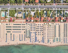 Versilia 03 (Tuscane, Italie) par Bernhard Lang - Photographie de plage aérienne, mer