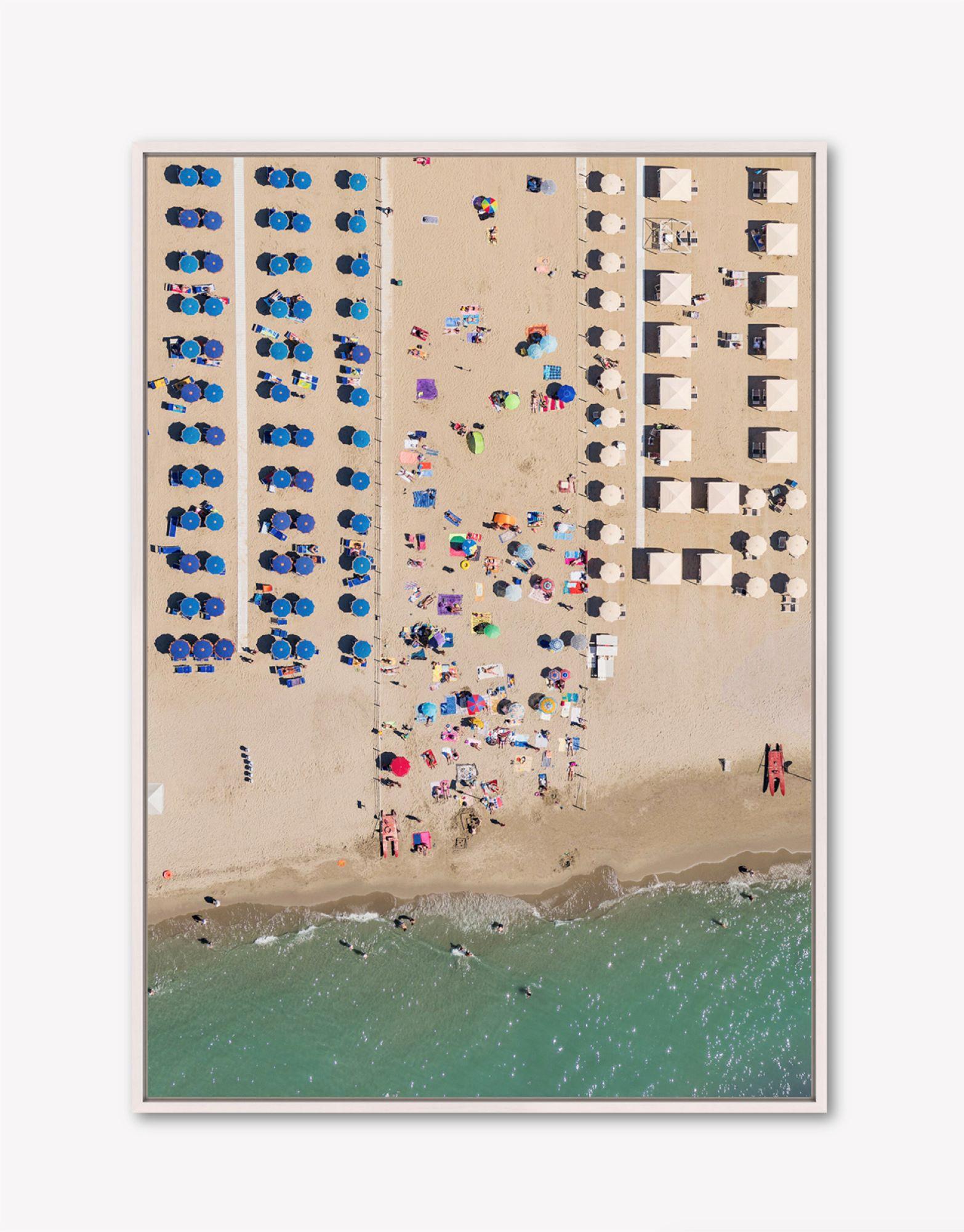 Versilia 08 (Toskana, Italien) von Bernhard Lang - Luftaufnahmen vom Strand, Meer im Angebot 2