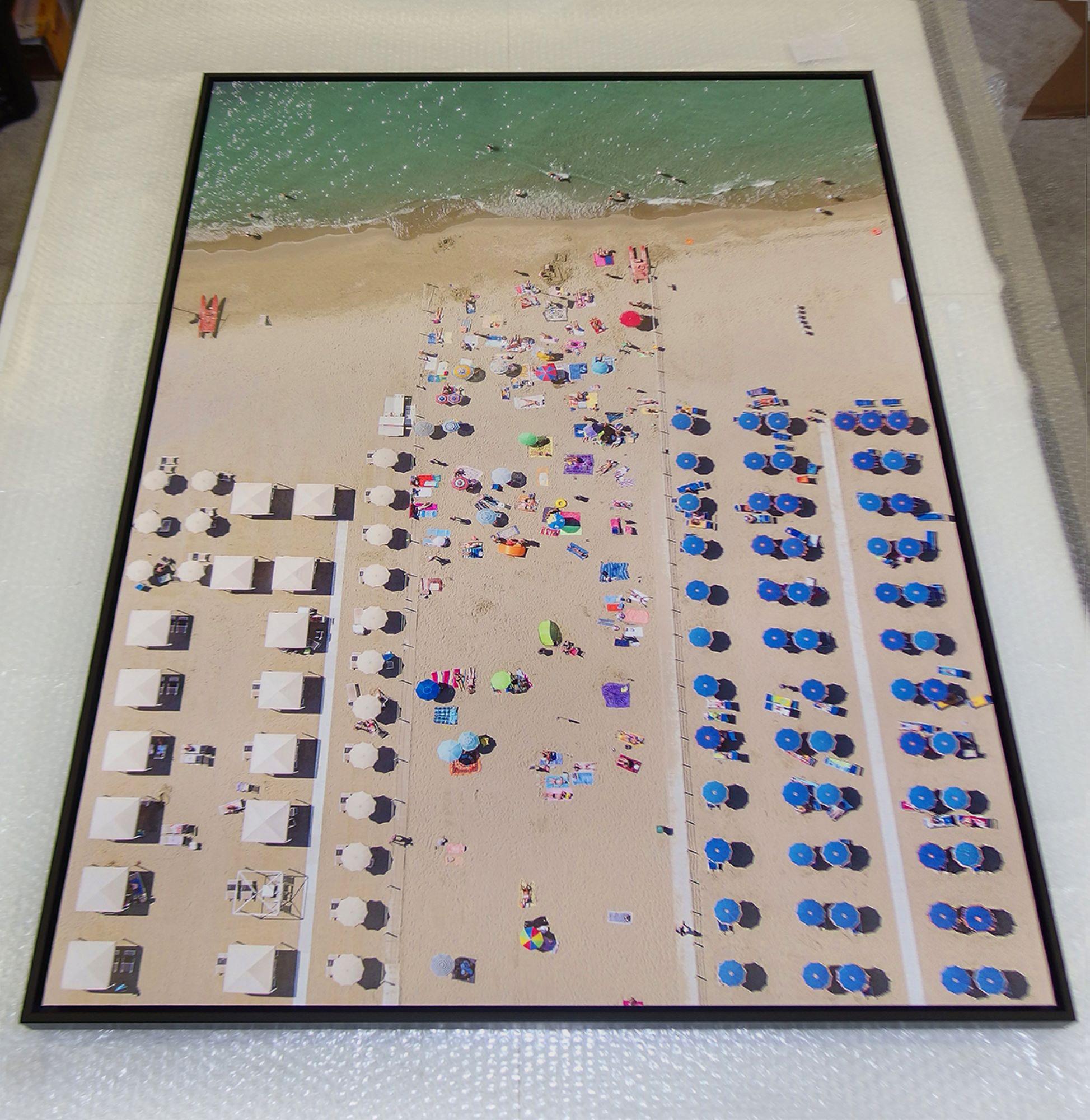 Versilia 08 (Toskana, Italien) von Bernhard Lang - Luftaufnahmen vom Strand, Meer im Angebot 4