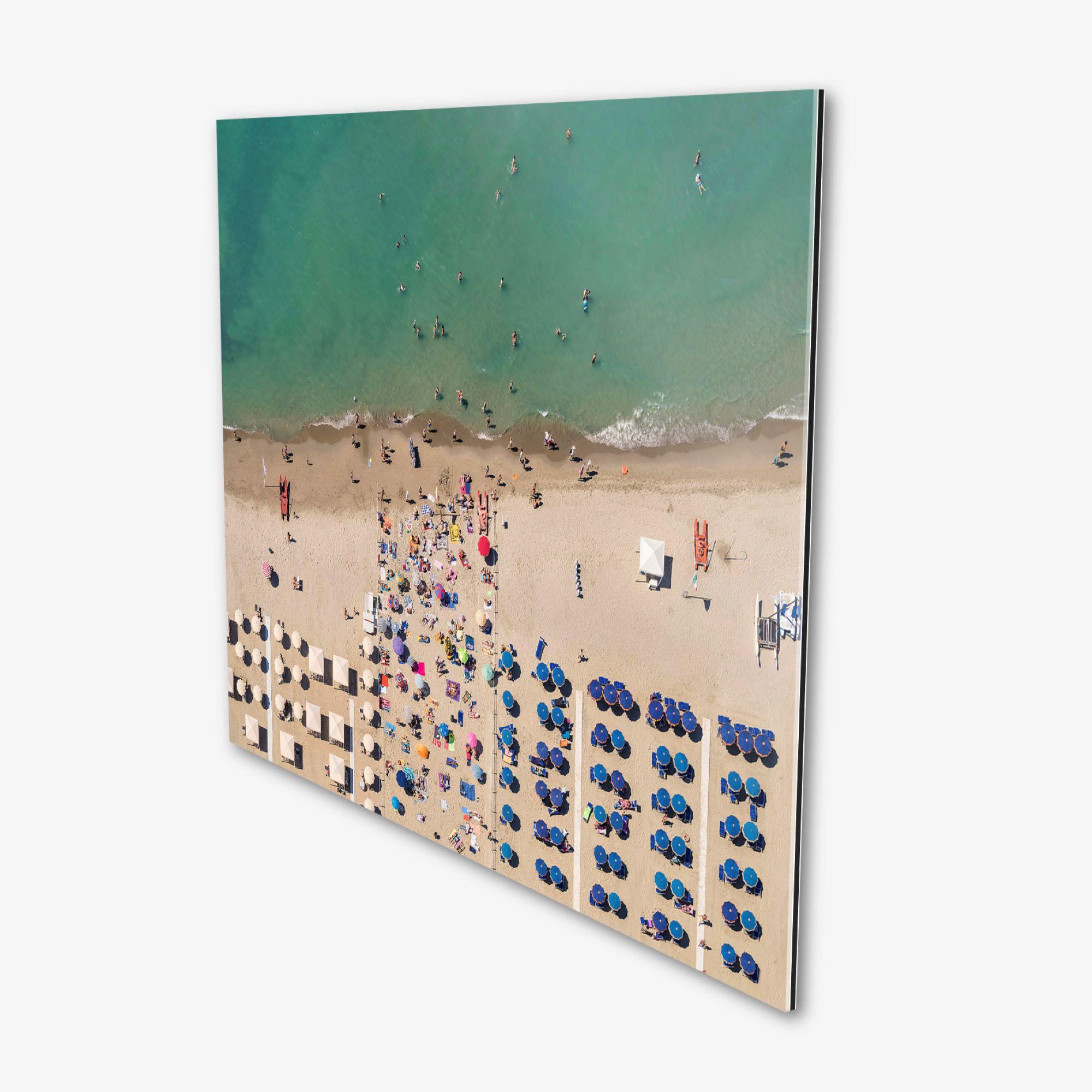 Versilia 09 (Toskana, Italien) von Bernhard Lang - Luftaufnahmen vom Strand, Meer im Angebot 4