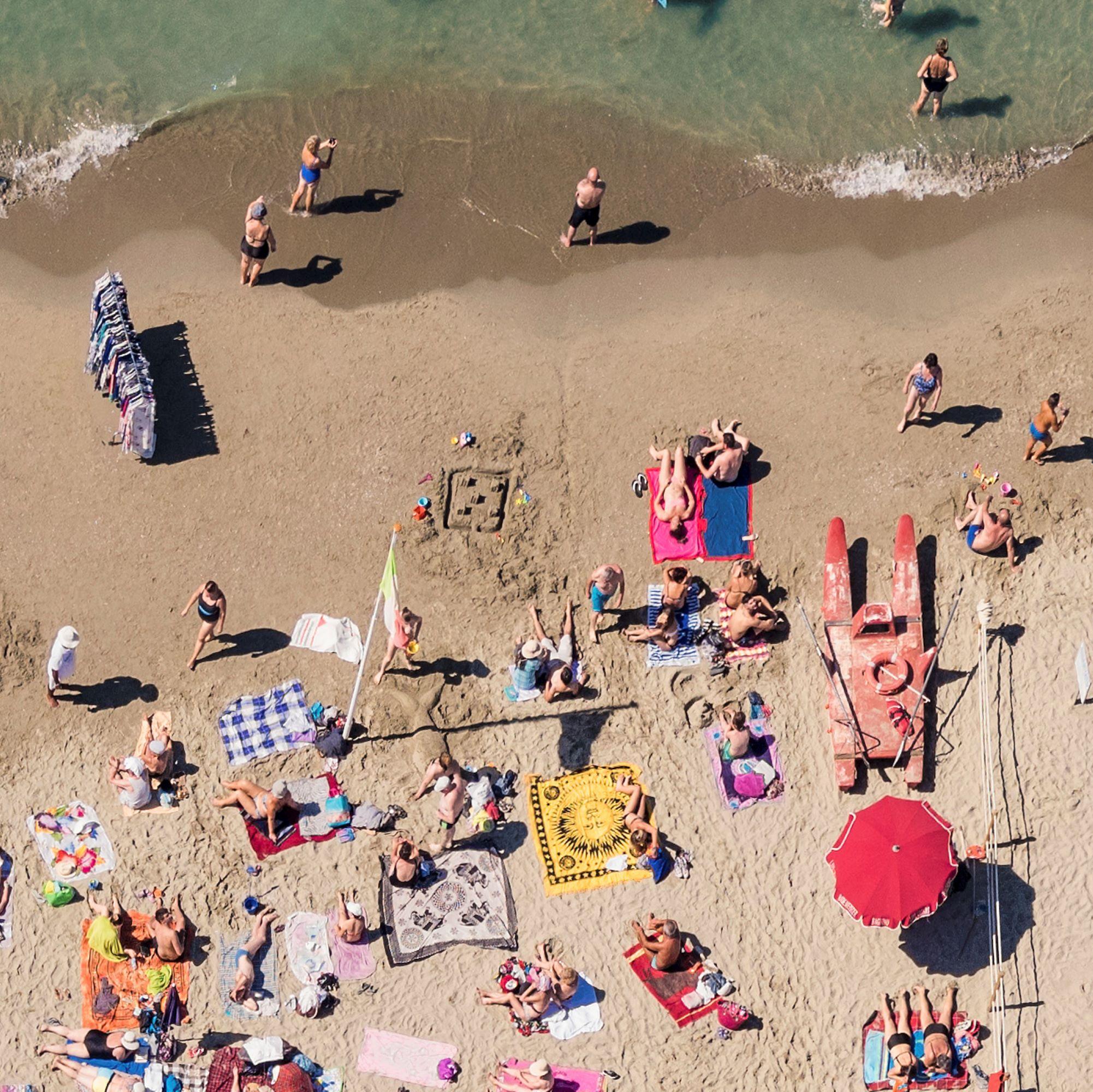 Versilia 09 (Toskana, Italien) von Bernhard Lang - Luftaufnahmen vom Strand, Meer im Angebot 8