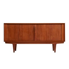 Bernhard Pedersen Dänisches Teakholz-Credenza Modell 142