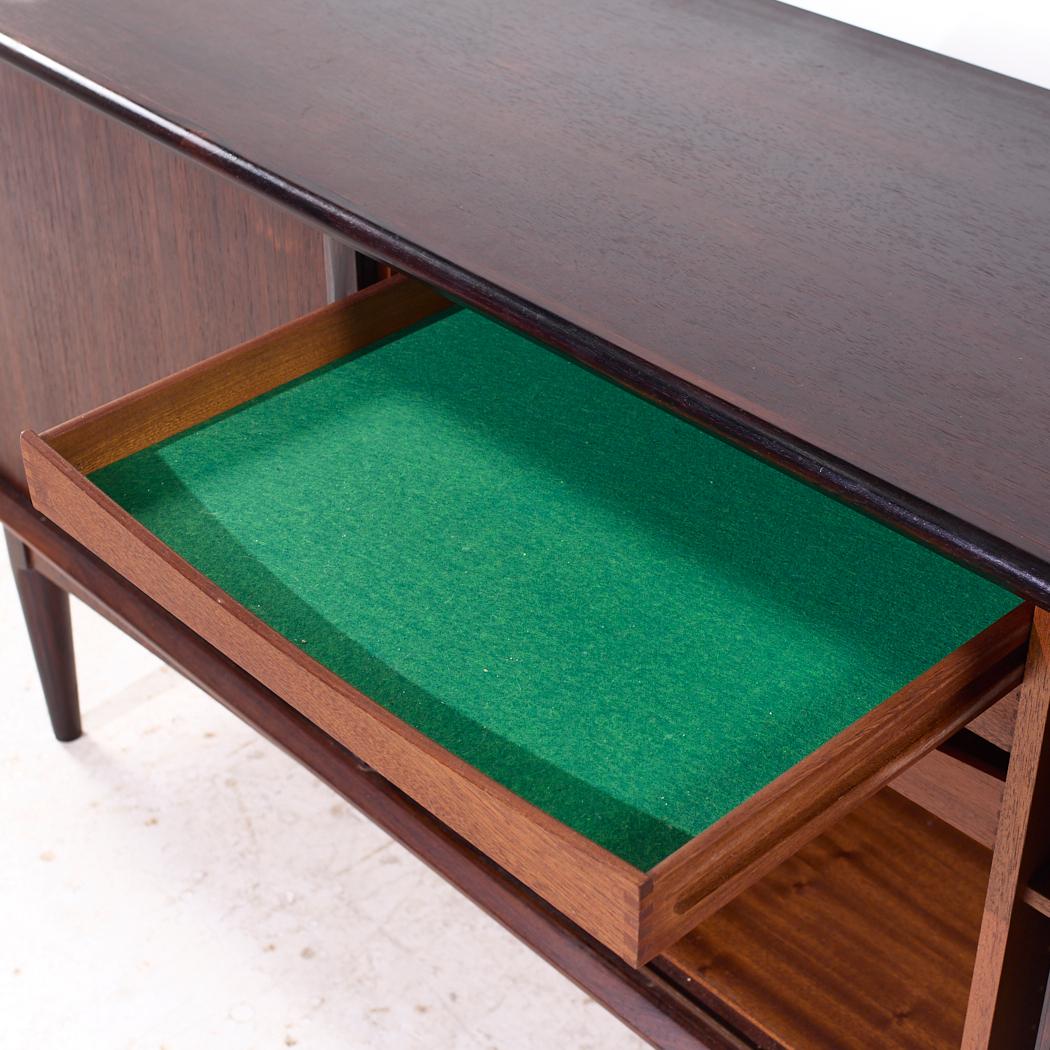 Bernhard Pedersen Credenza e credenza con ante a tamburo in palissandro danese della metà del secolo scorso in vendita 6